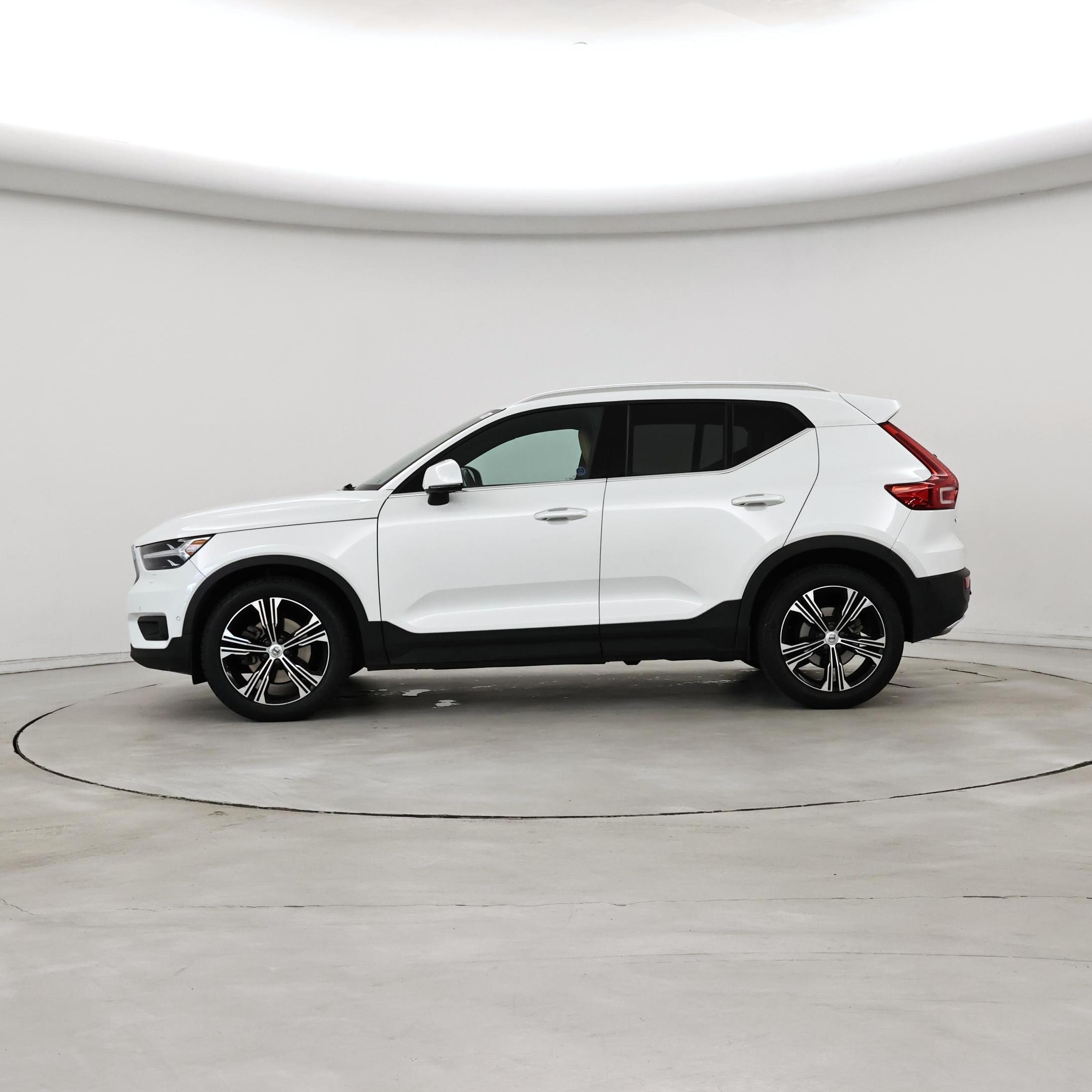 Thumbnail: 2019 Volvo XC40 - 3