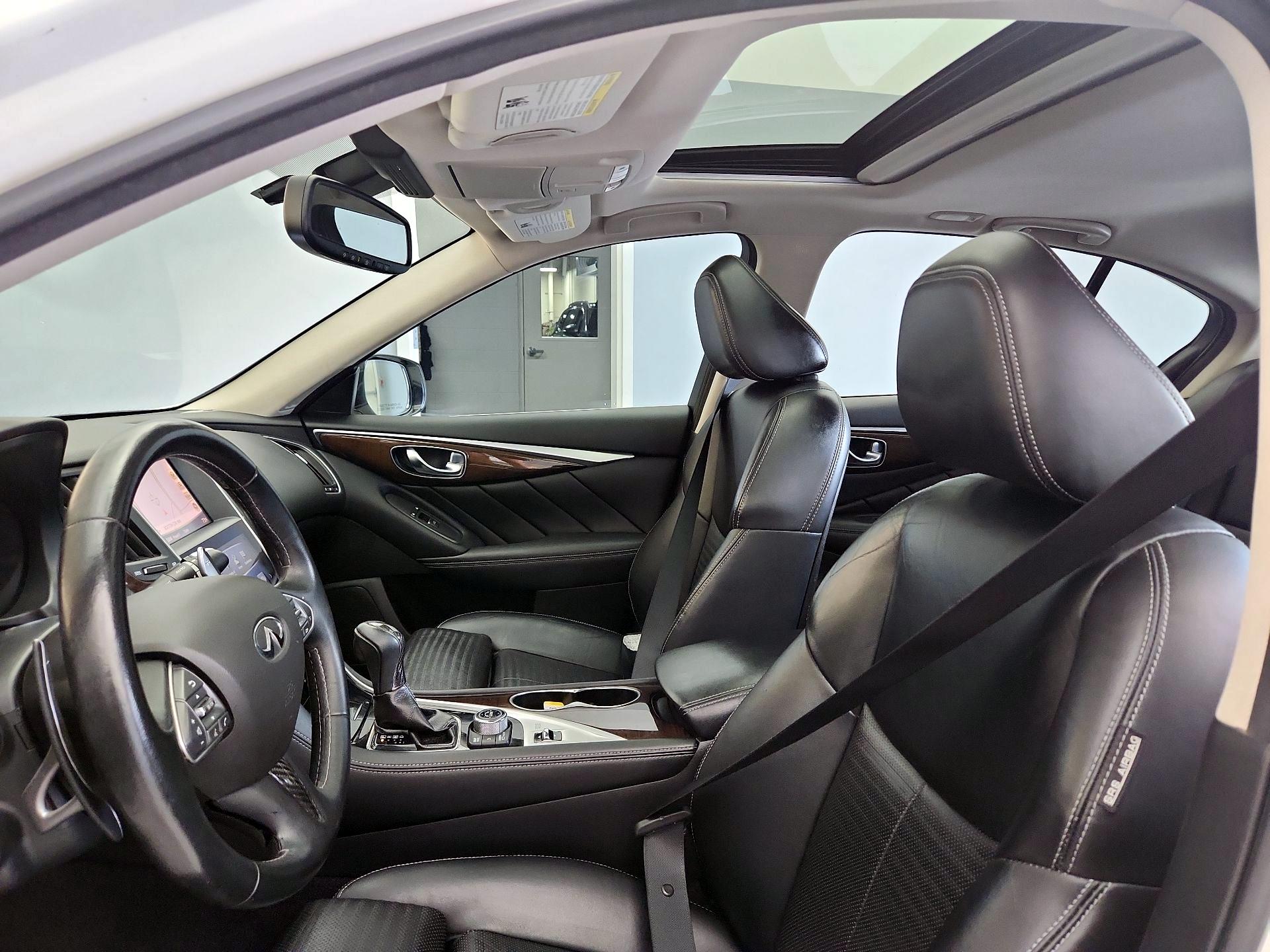 Thumbnail: 2015 INFINITI Q50 - 19