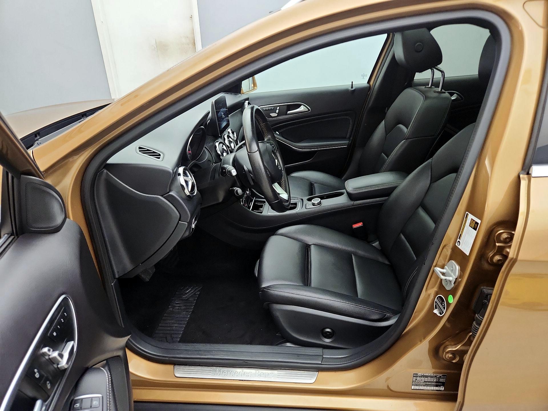 Thumbnail: 2018 Mercedes-Benz GLA - 11