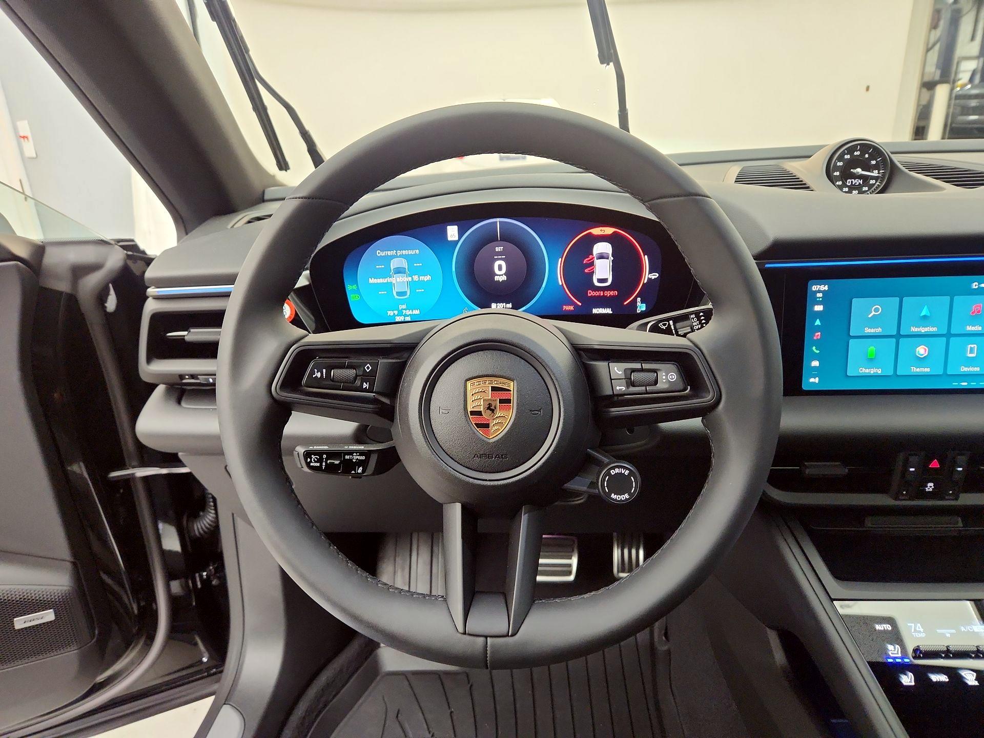 Thumbnail: 2025 Porsche Macan - 10