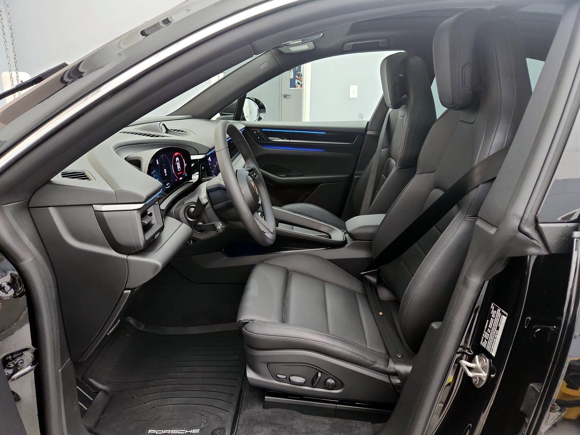 Thumbnail: 2025 Porsche Macan - 11