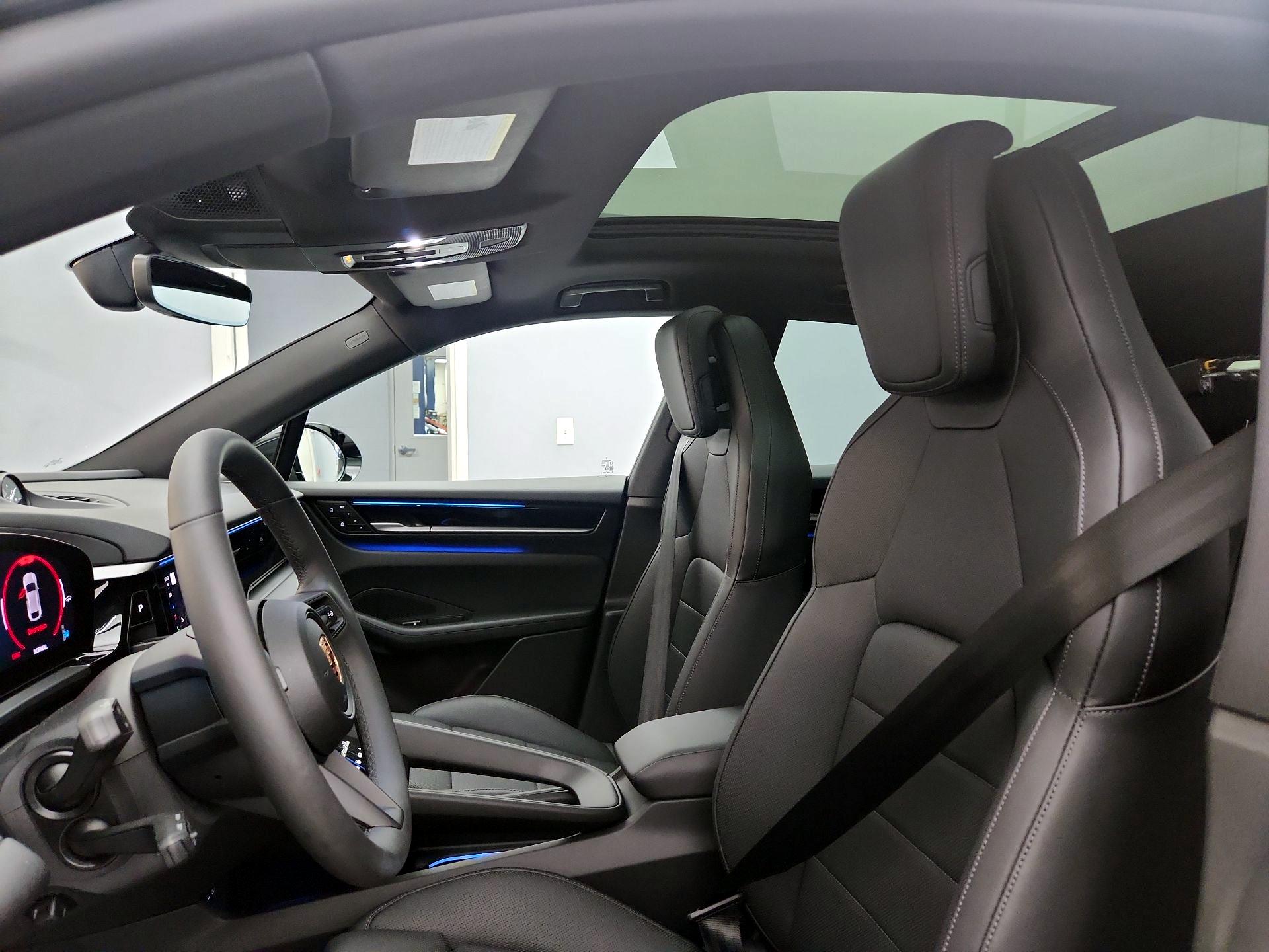 Thumbnail: 2025 Porsche Macan - 19