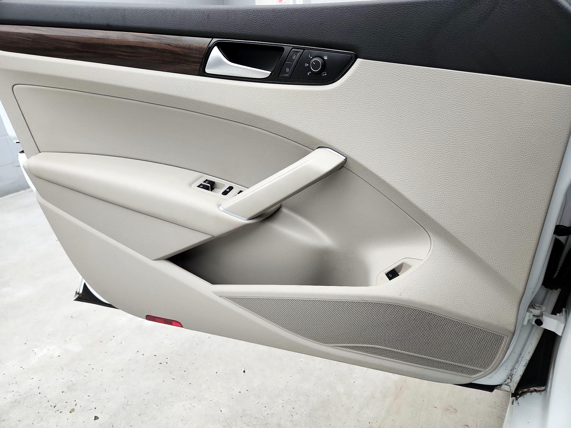 Thumbnail: 2020 Volkswagen Passat - 12