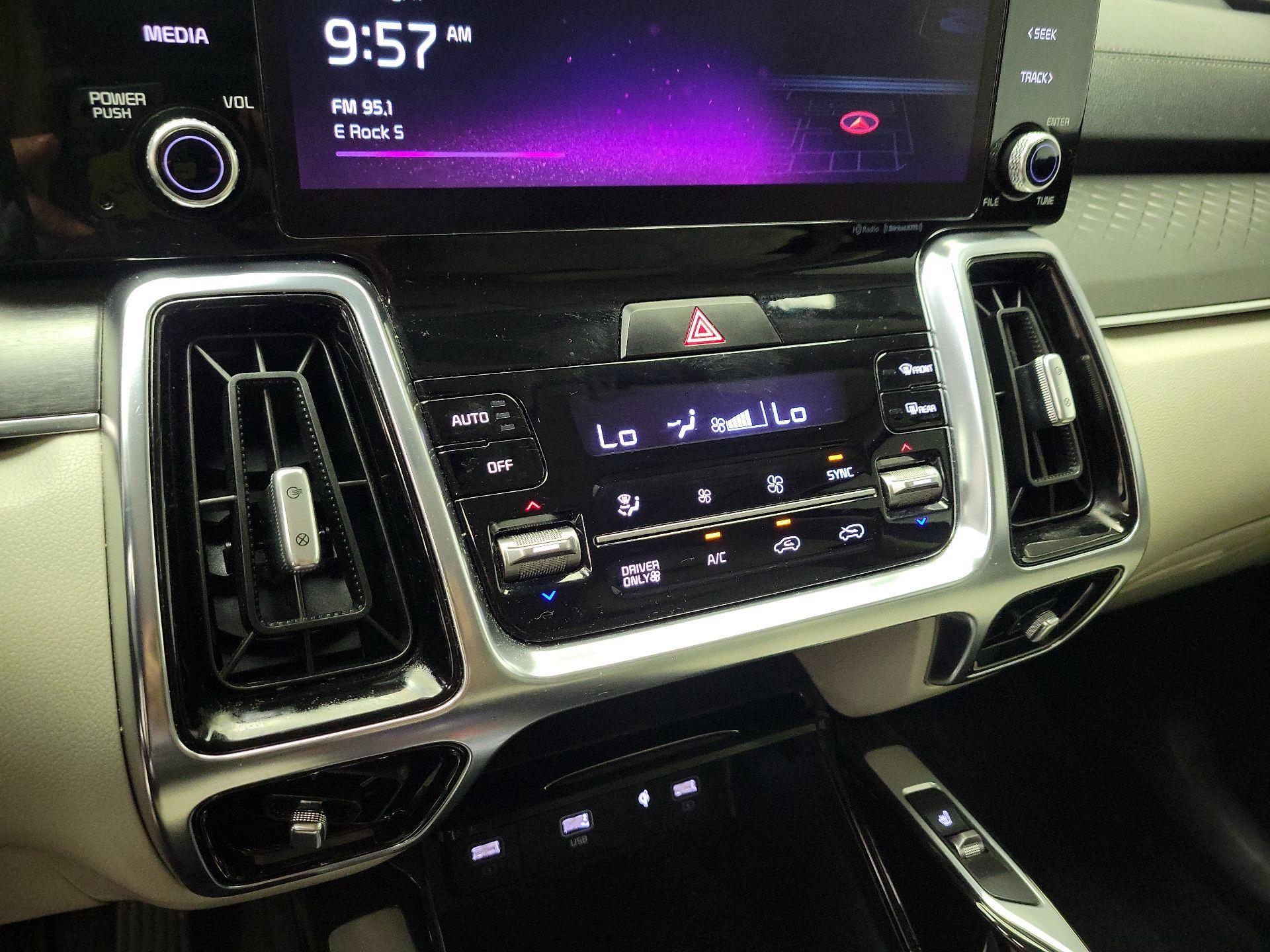 Thumbnail: 2022 Kia Sorento - 17