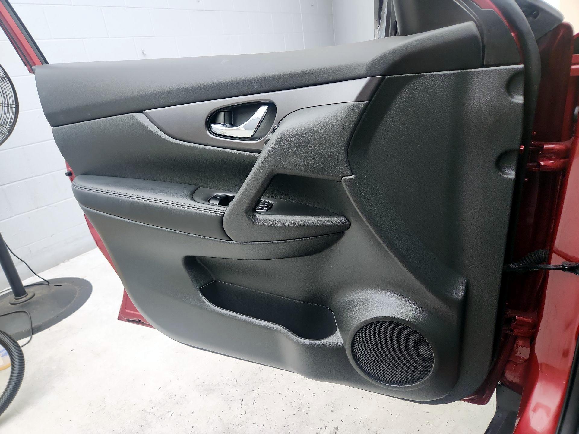 Thumbnail: 2016 Nissan Rogue - 12