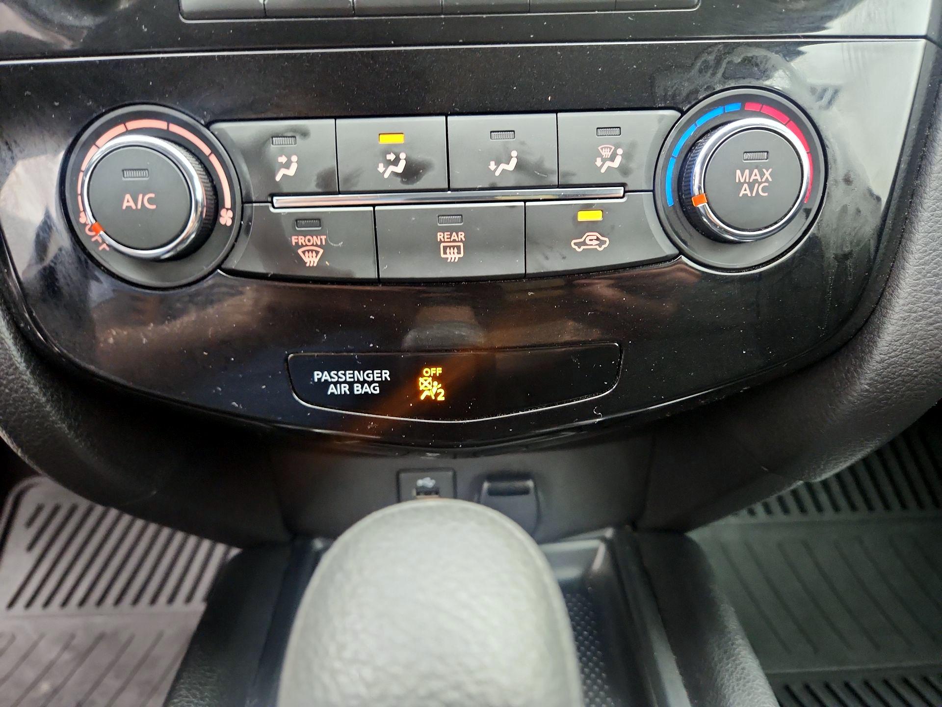 Thumbnail: 2016 Nissan Rogue - 16