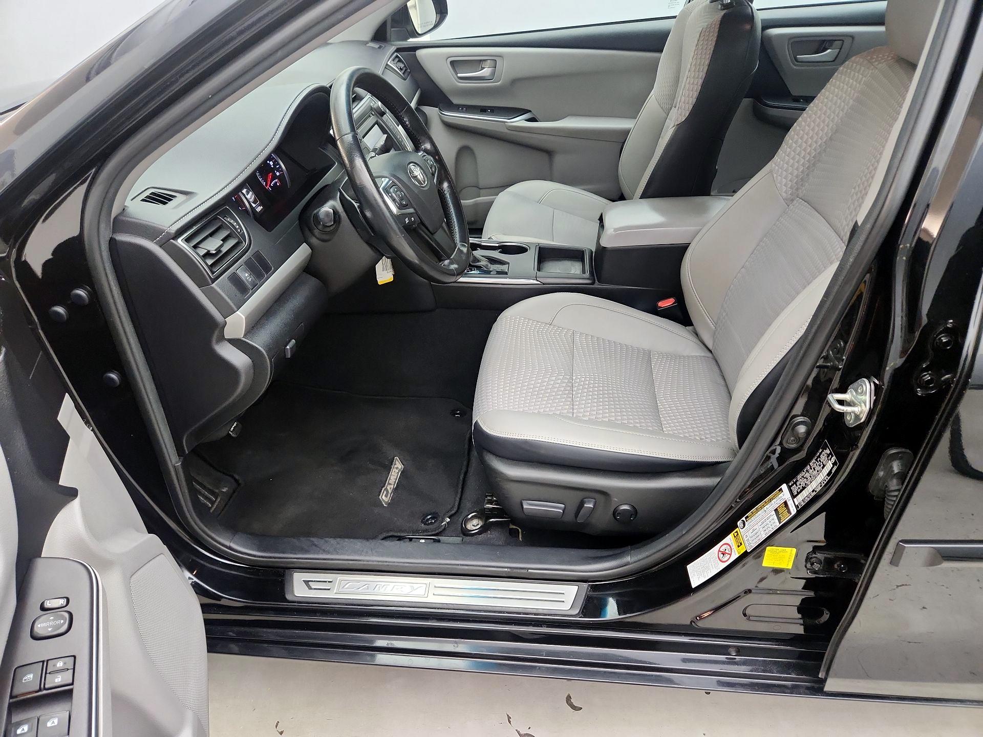 Thumbnail: 2015 Toyota Camry - 11