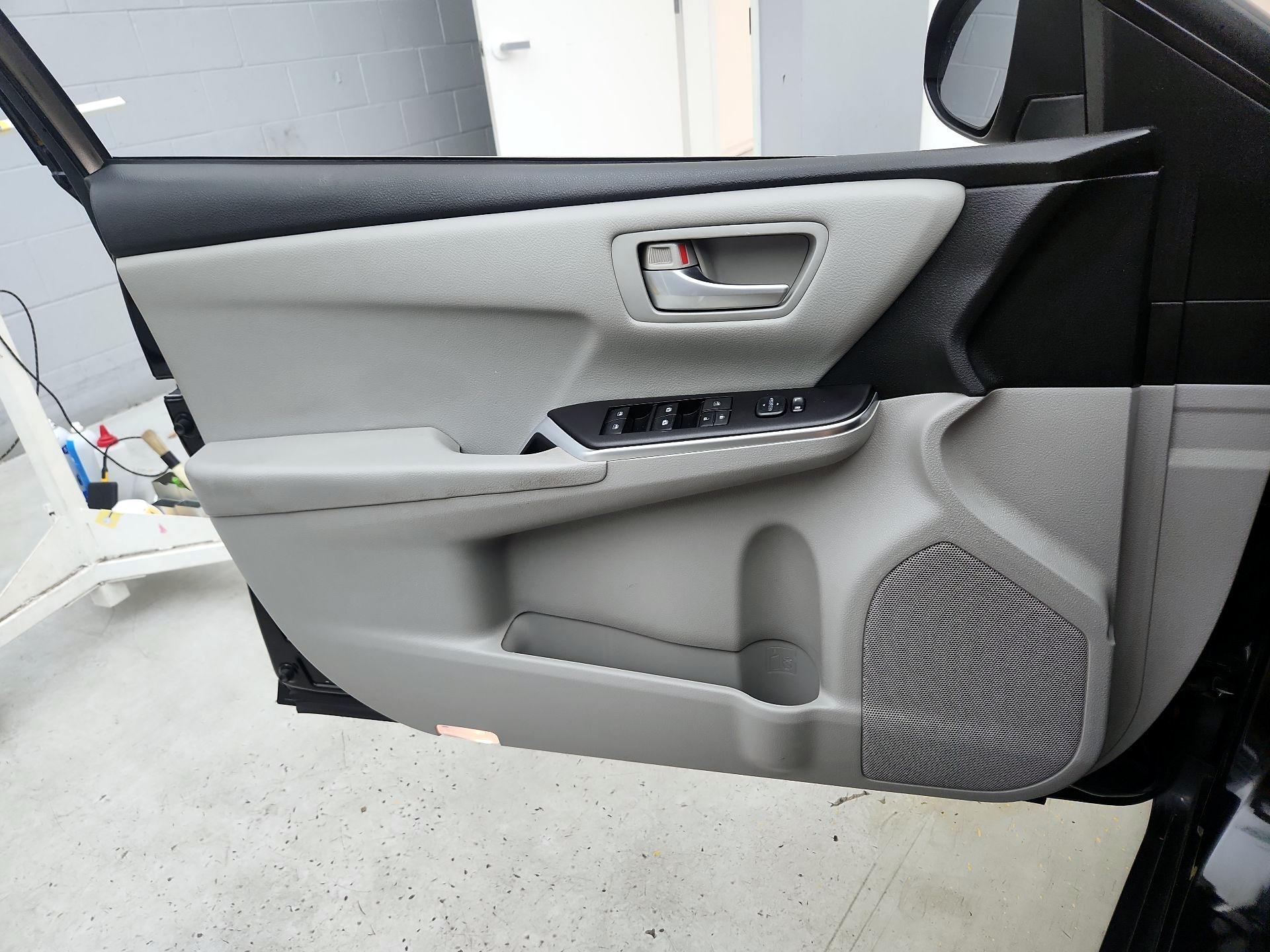 Thumbnail: 2015 Toyota Camry - 12