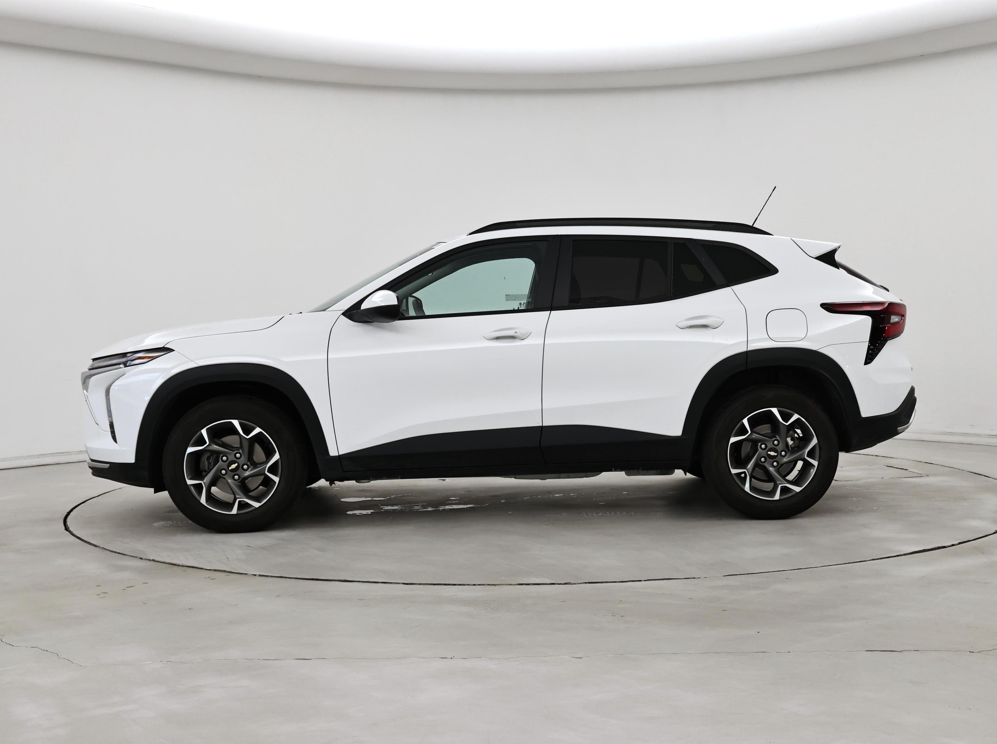 Thumbnail: 2024 Chevrolet Trax - 3