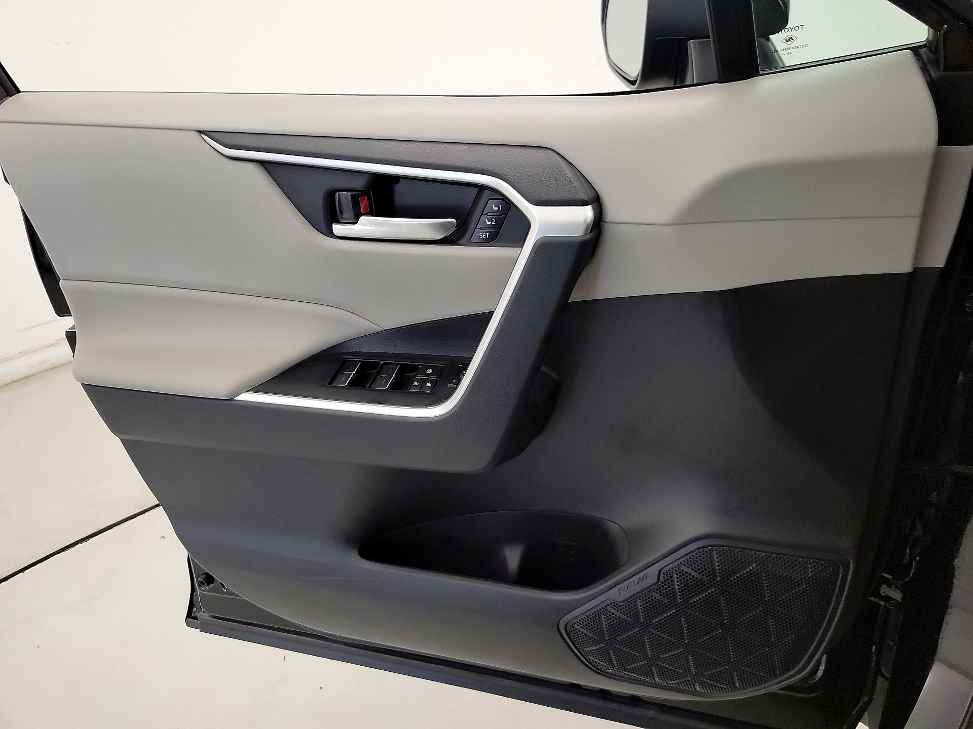 Thumbnail: 2025 Toyota RAV4 - 12