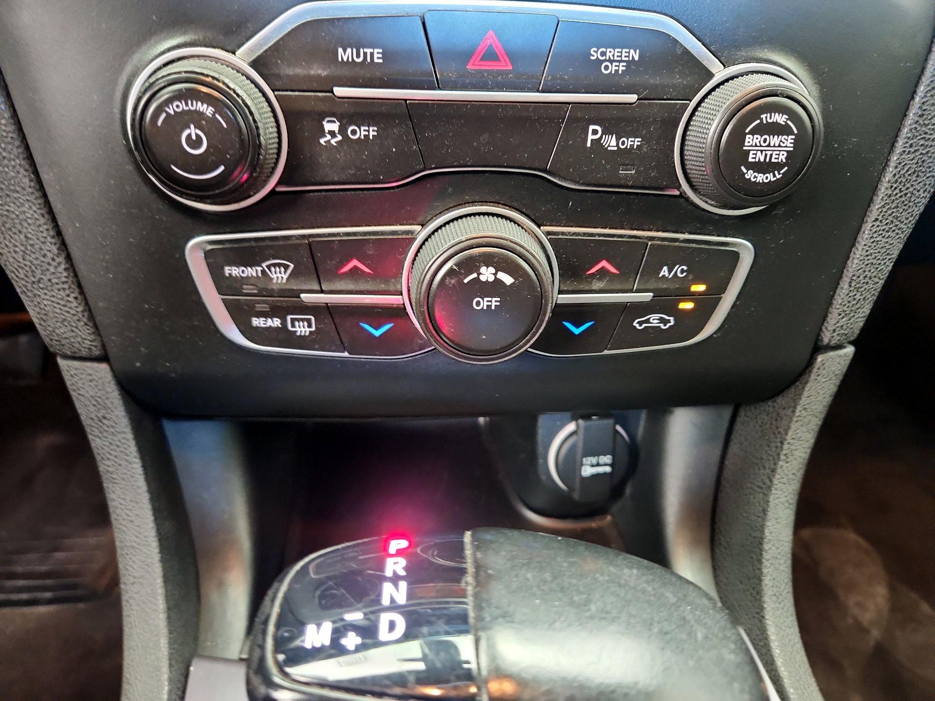 Thumbnail: 2018 Dodge Charger - 16