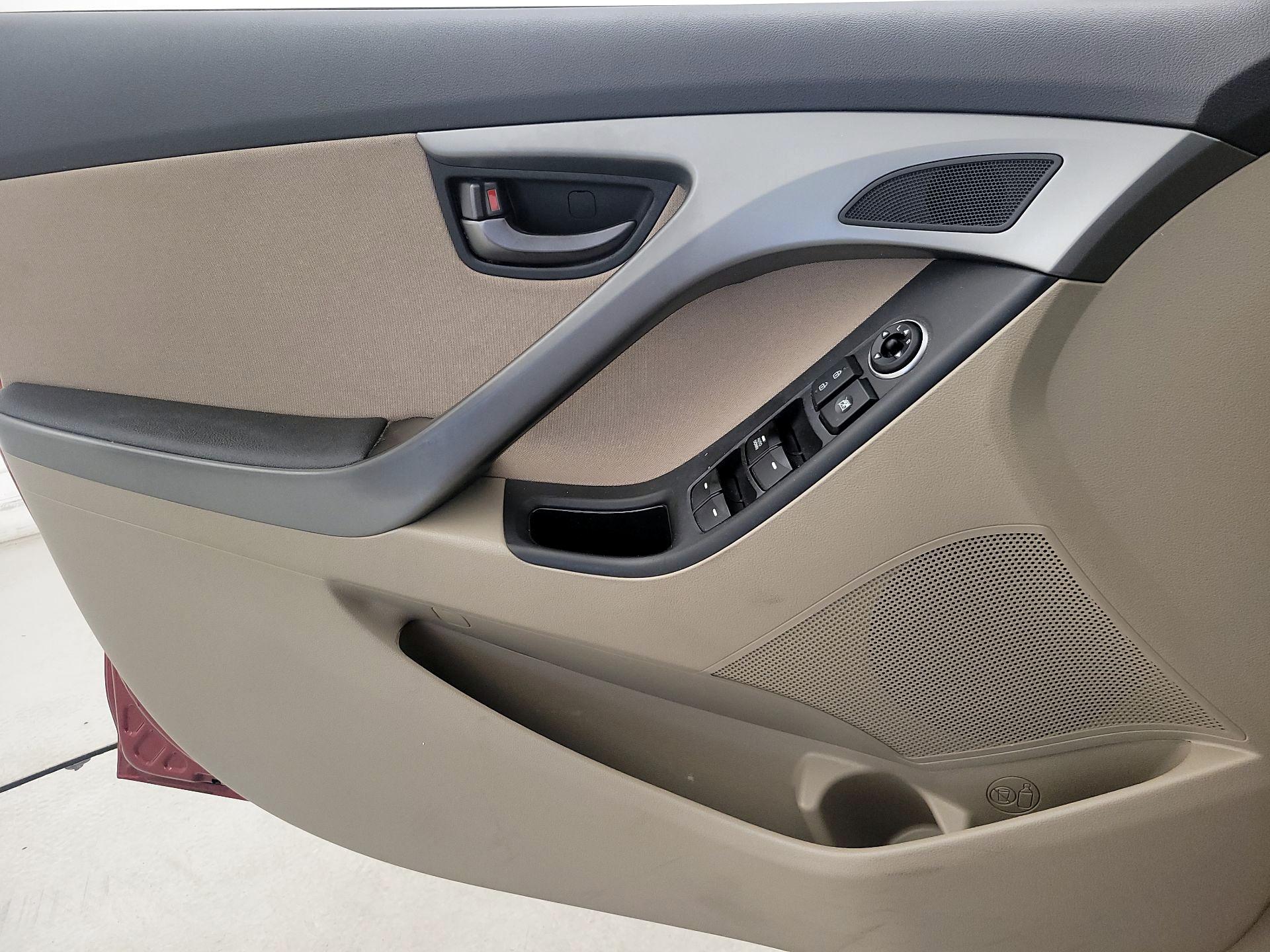 Thumbnail: 2014 Hyundai Elantra - 12