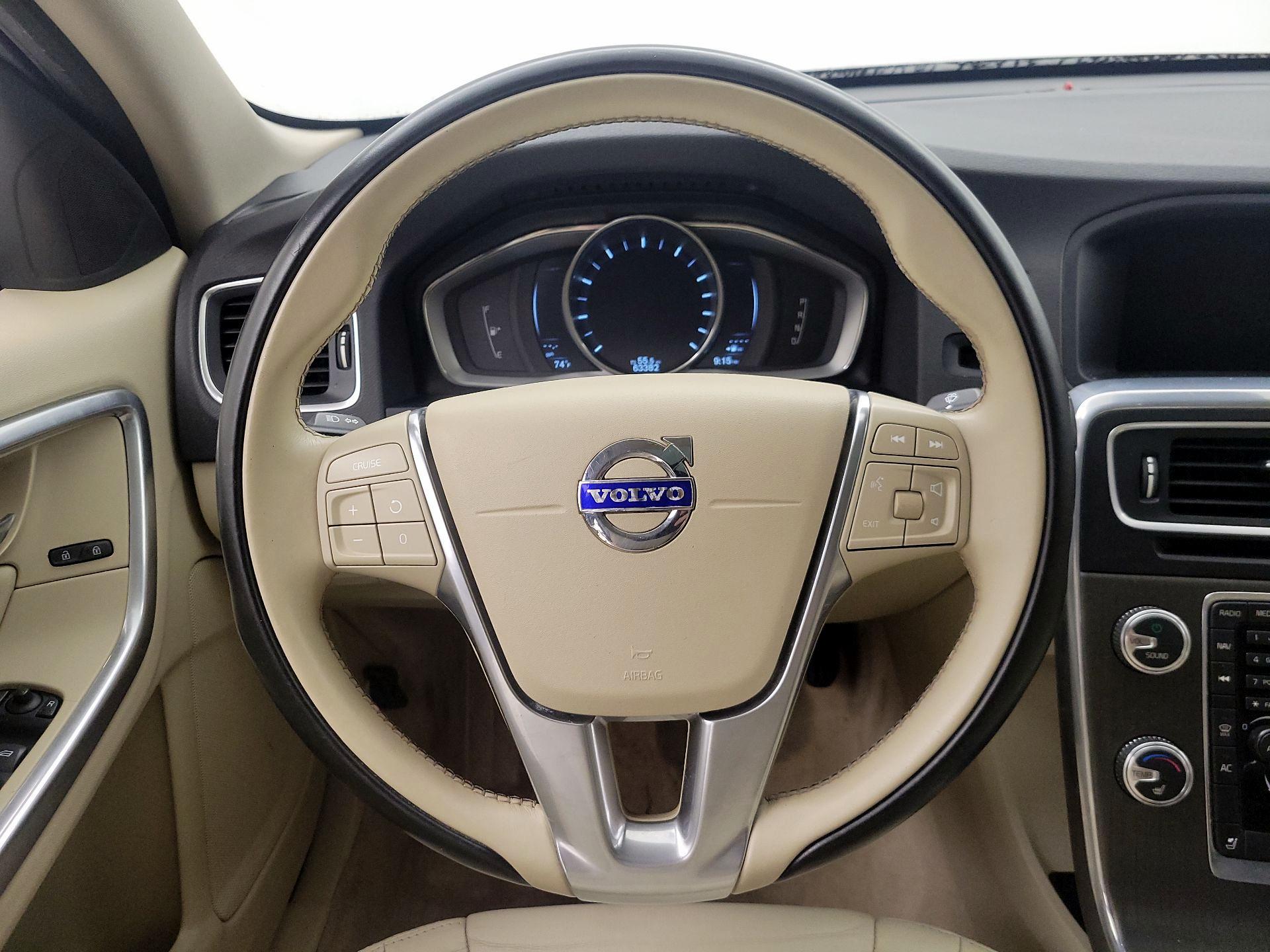 Thumbnail: 2016 Volvo S60 - 10