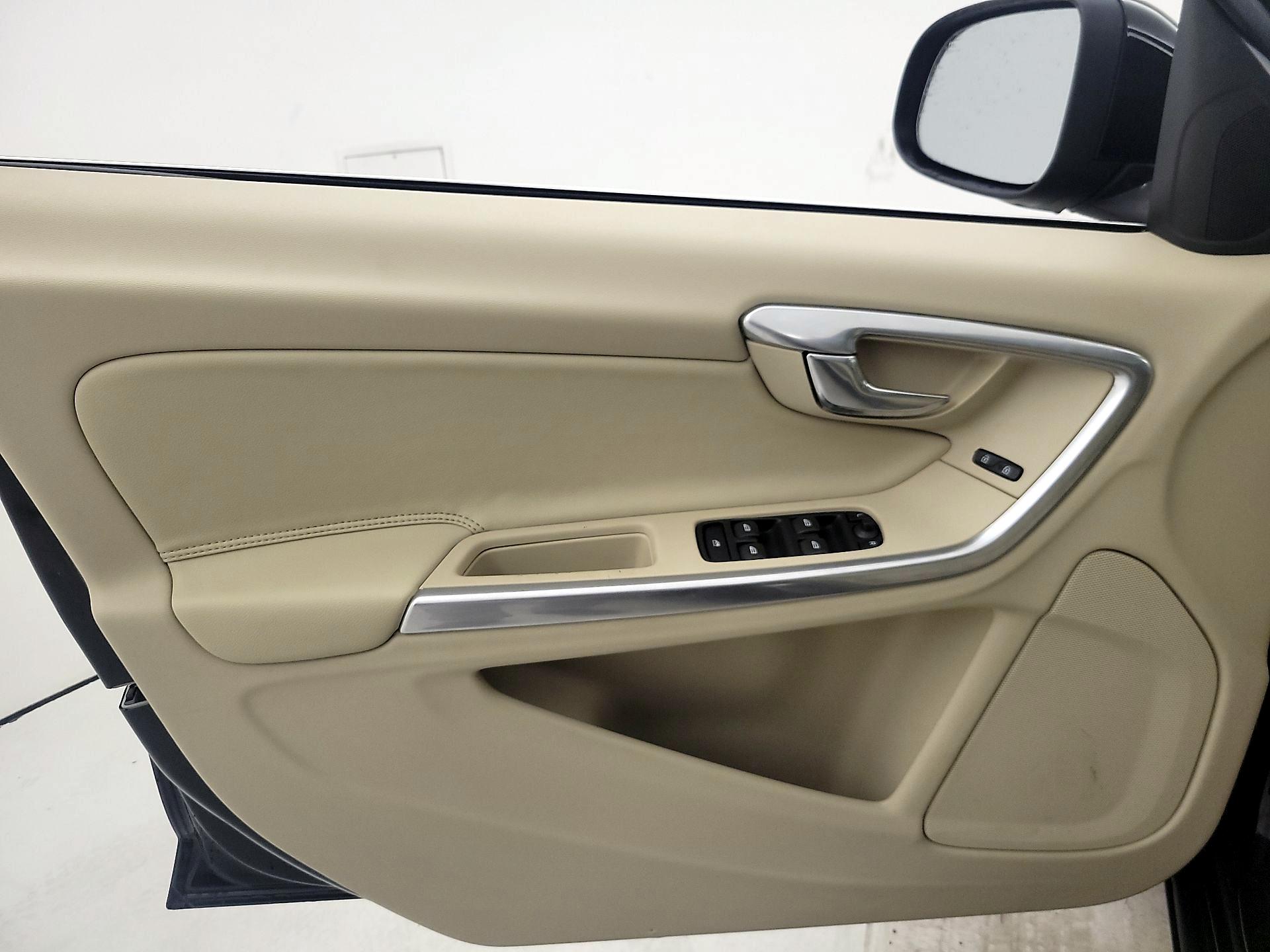 Thumbnail: 2016 Volvo S60 - 12