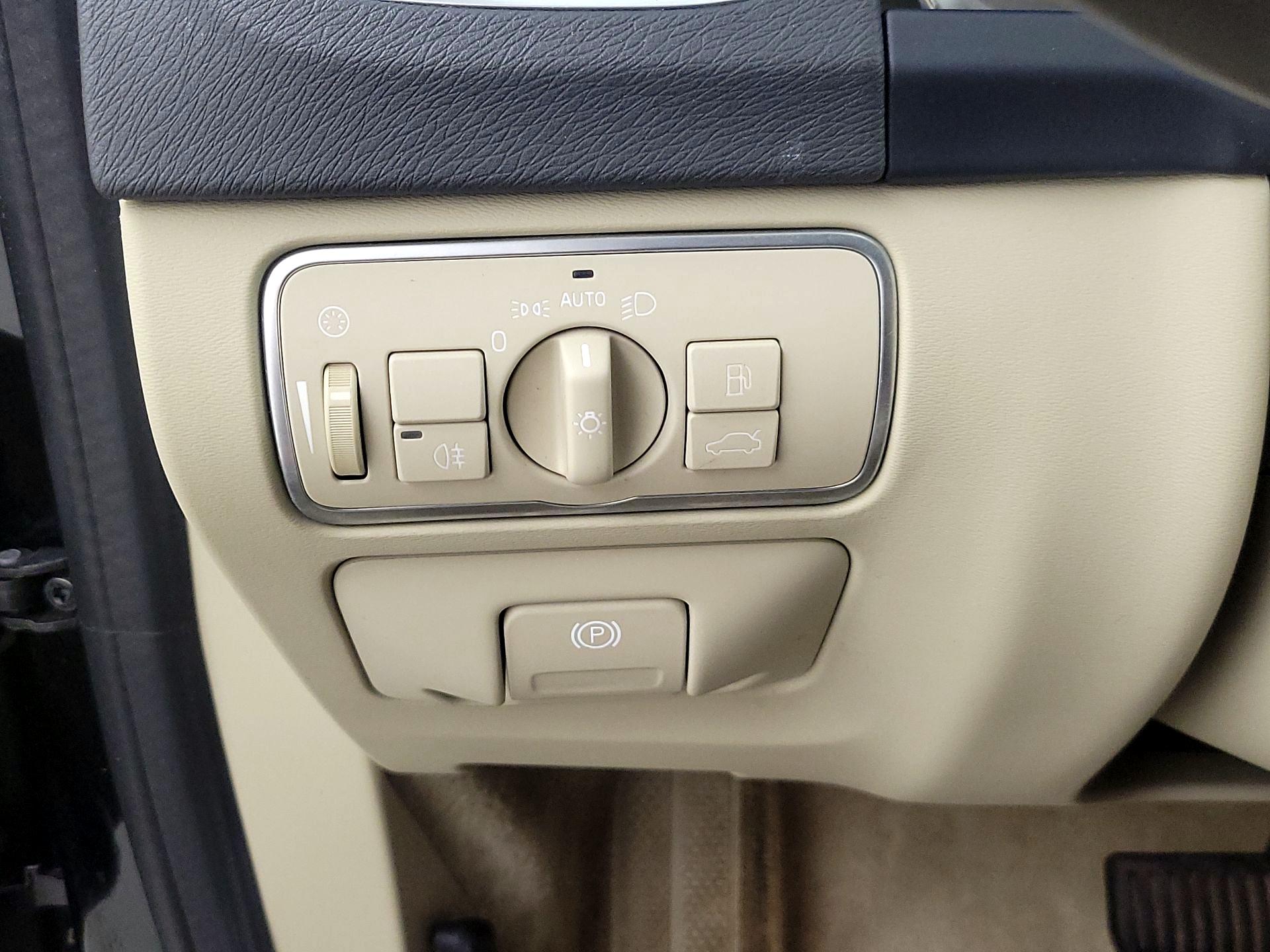 Thumbnail: 2016 Volvo S60 - 13