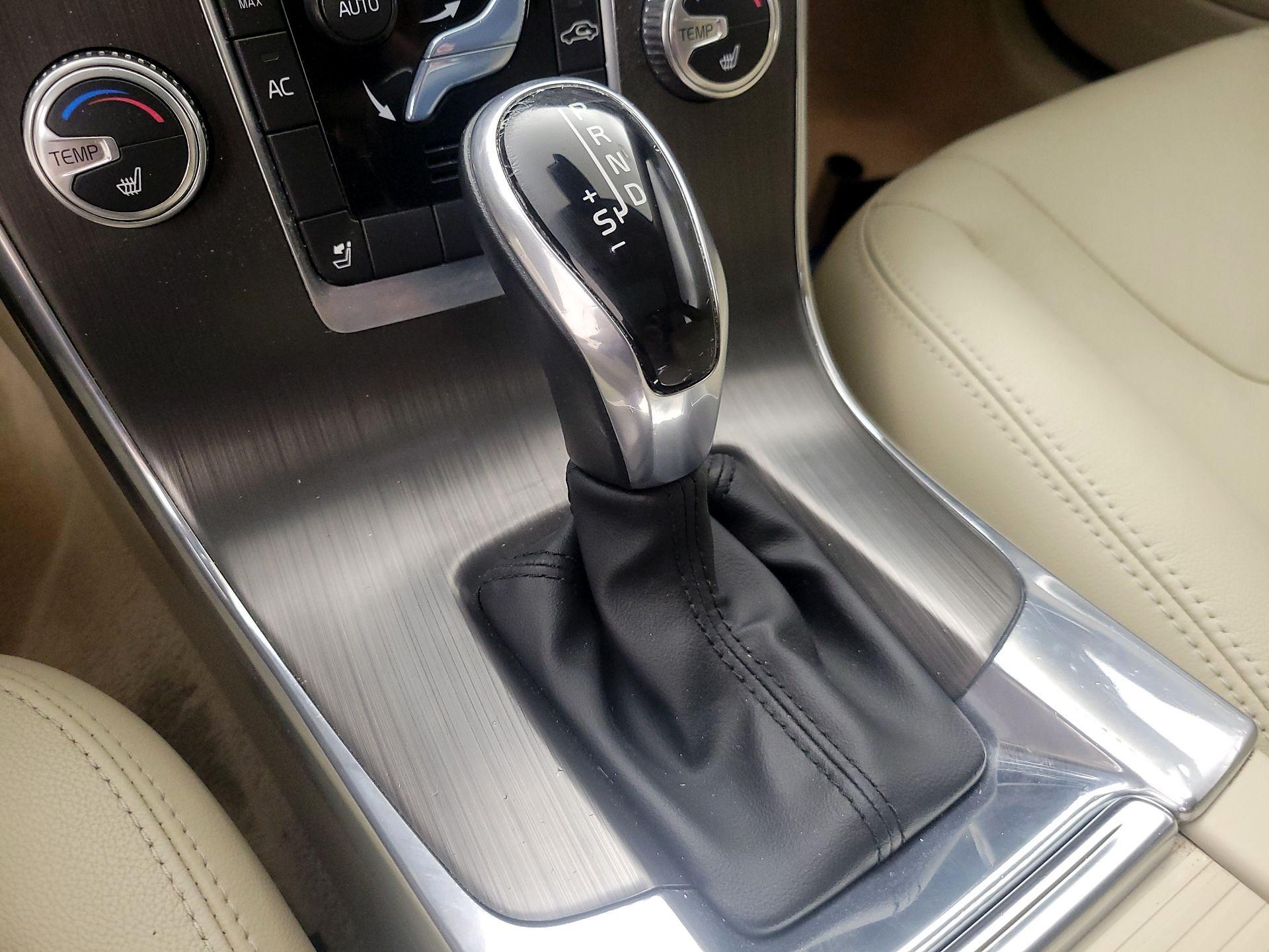 Thumbnail: 2016 Volvo S60 - 16