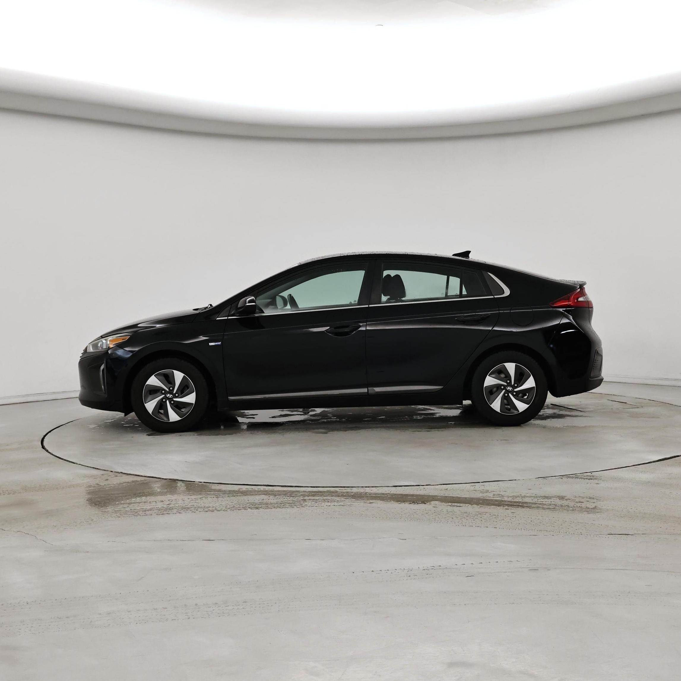 Thumbnail: 2017 Hyundai Ioniq - 3