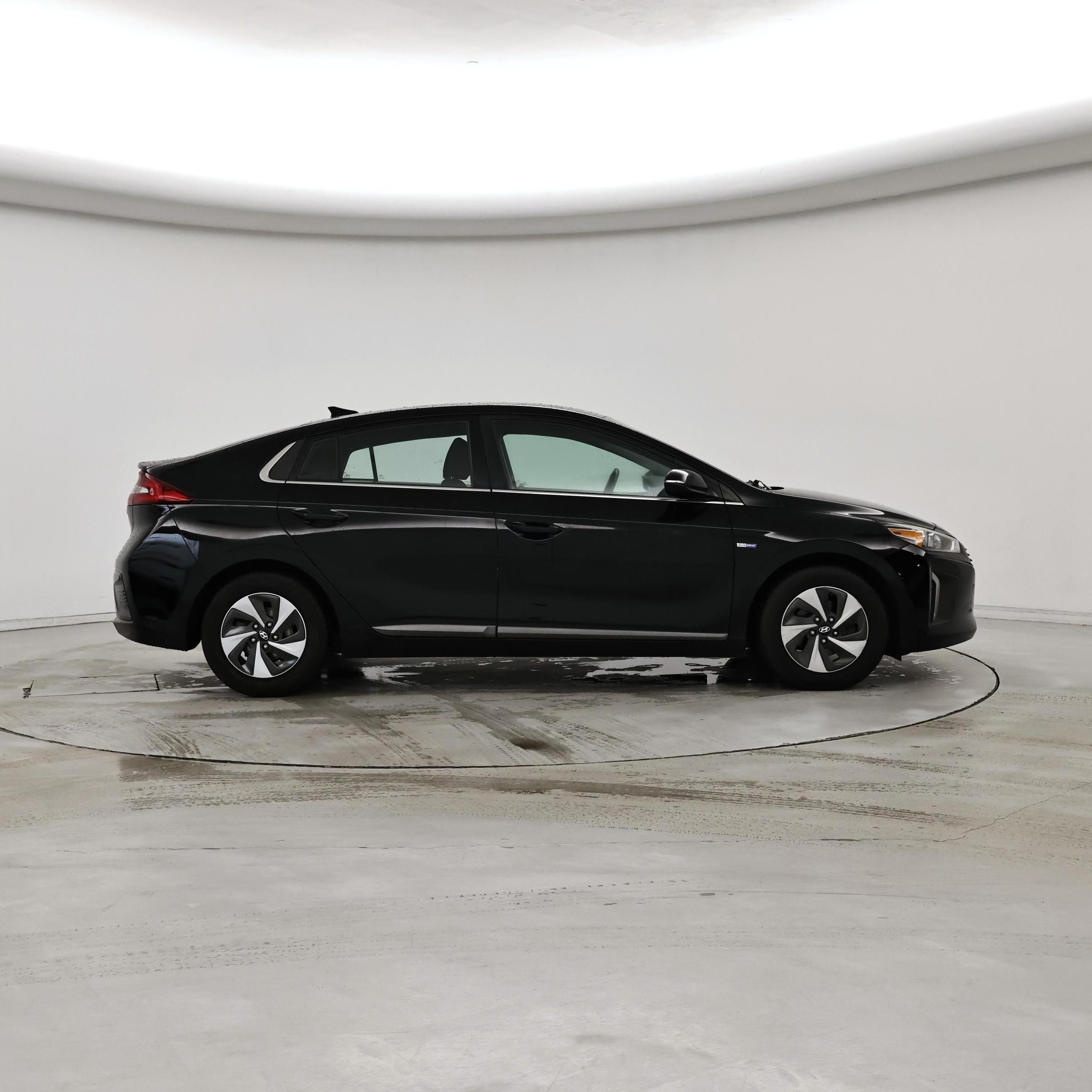 Thumbnail: 2017 Hyundai Ioniq - 7