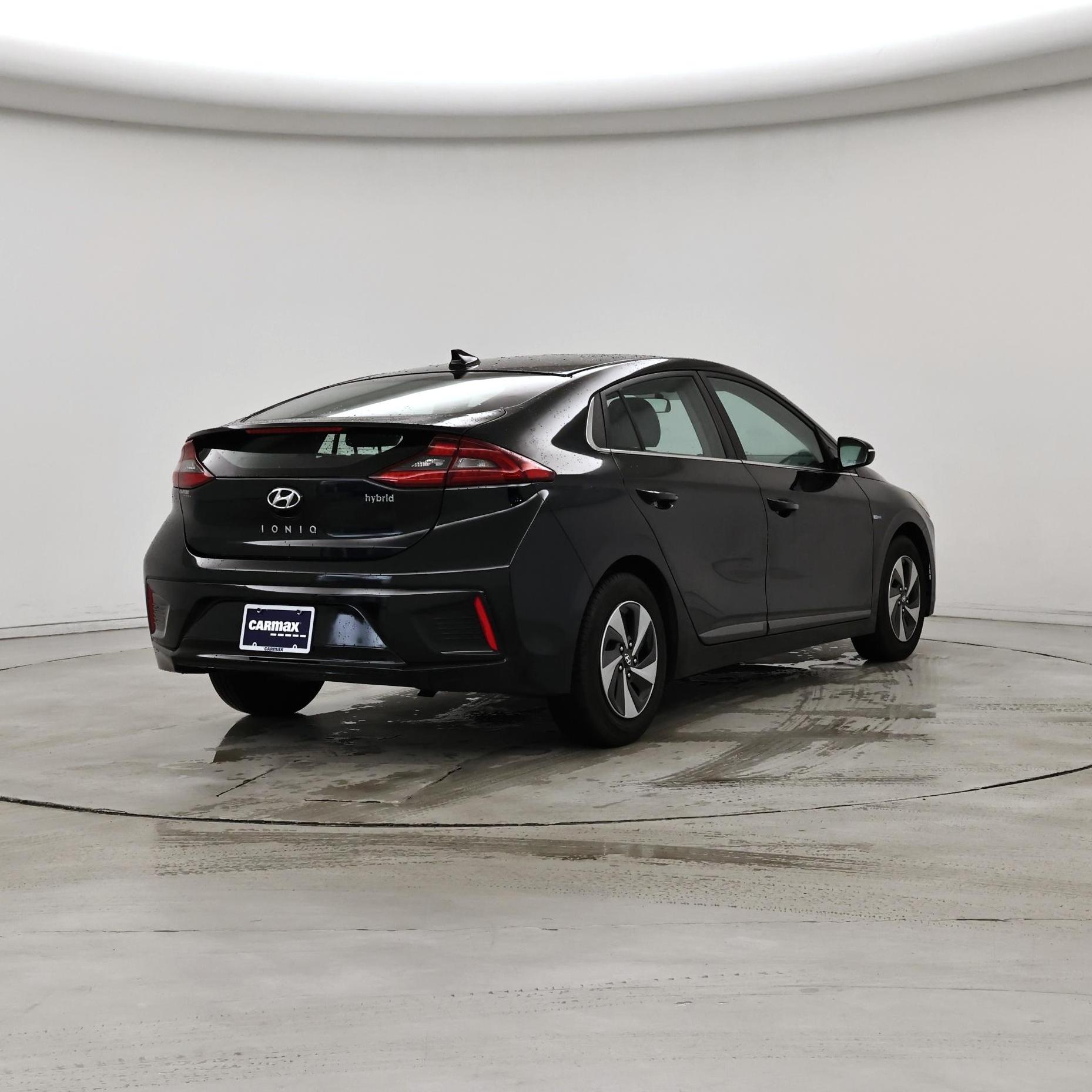 Thumbnail: 2017 Hyundai Ioniq - 8