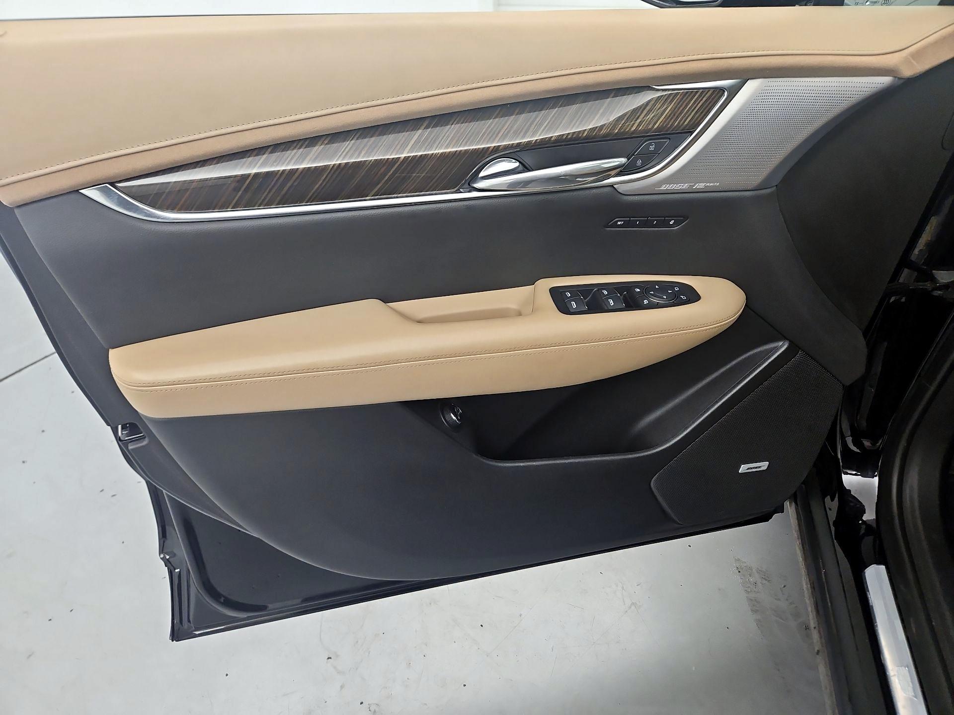 Thumbnail: 2022 Cadillac XT6 - 12