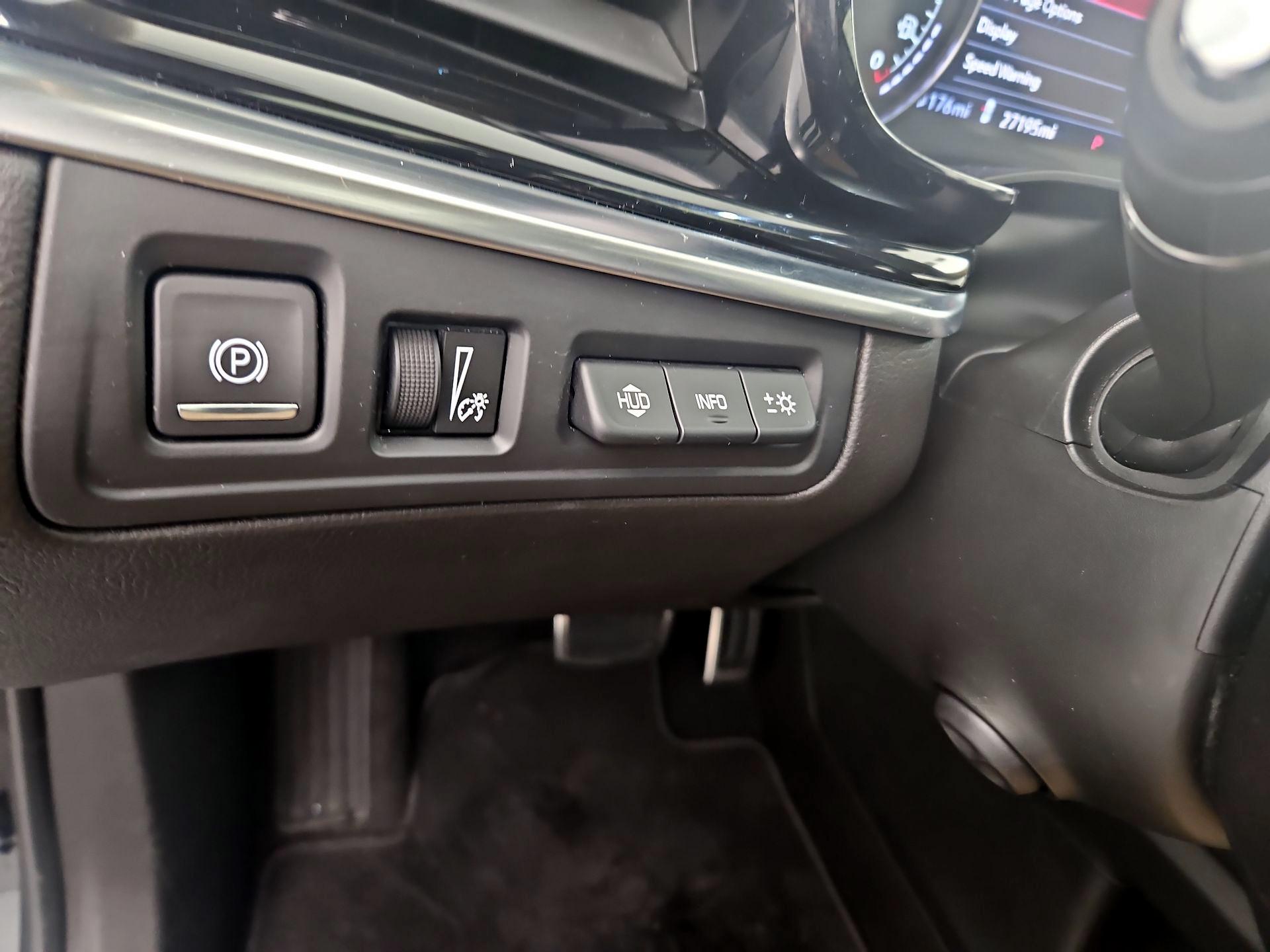 Thumbnail: 2022 Cadillac XT6 - 13