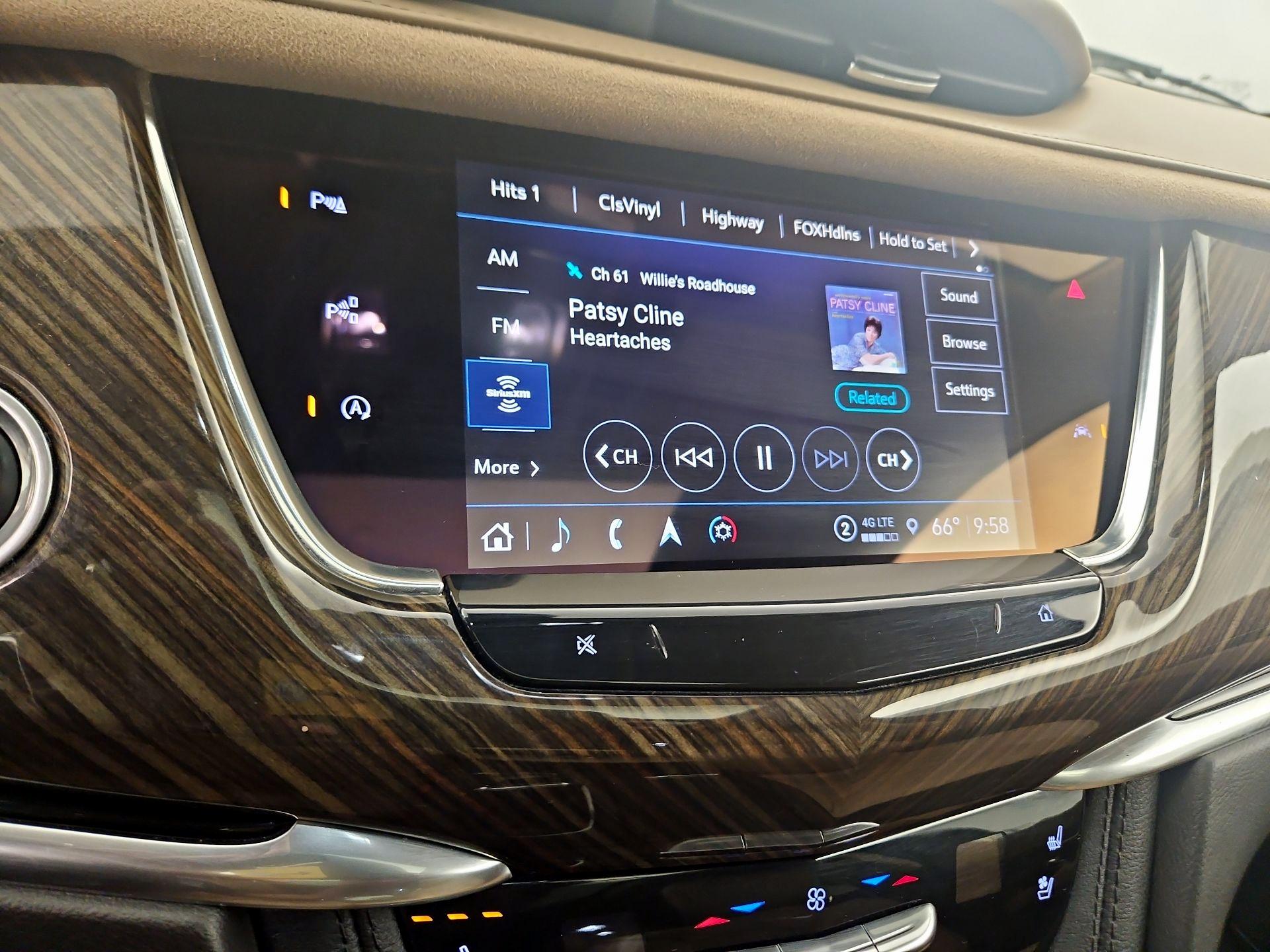 Thumbnail: 2022 Cadillac XT6 - 14