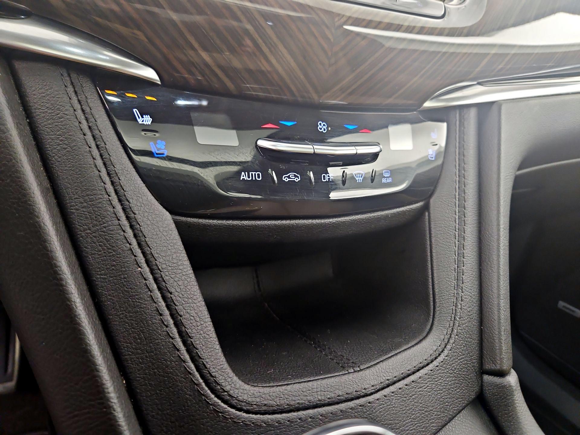 Thumbnail: 2022 Cadillac XT6 - 15