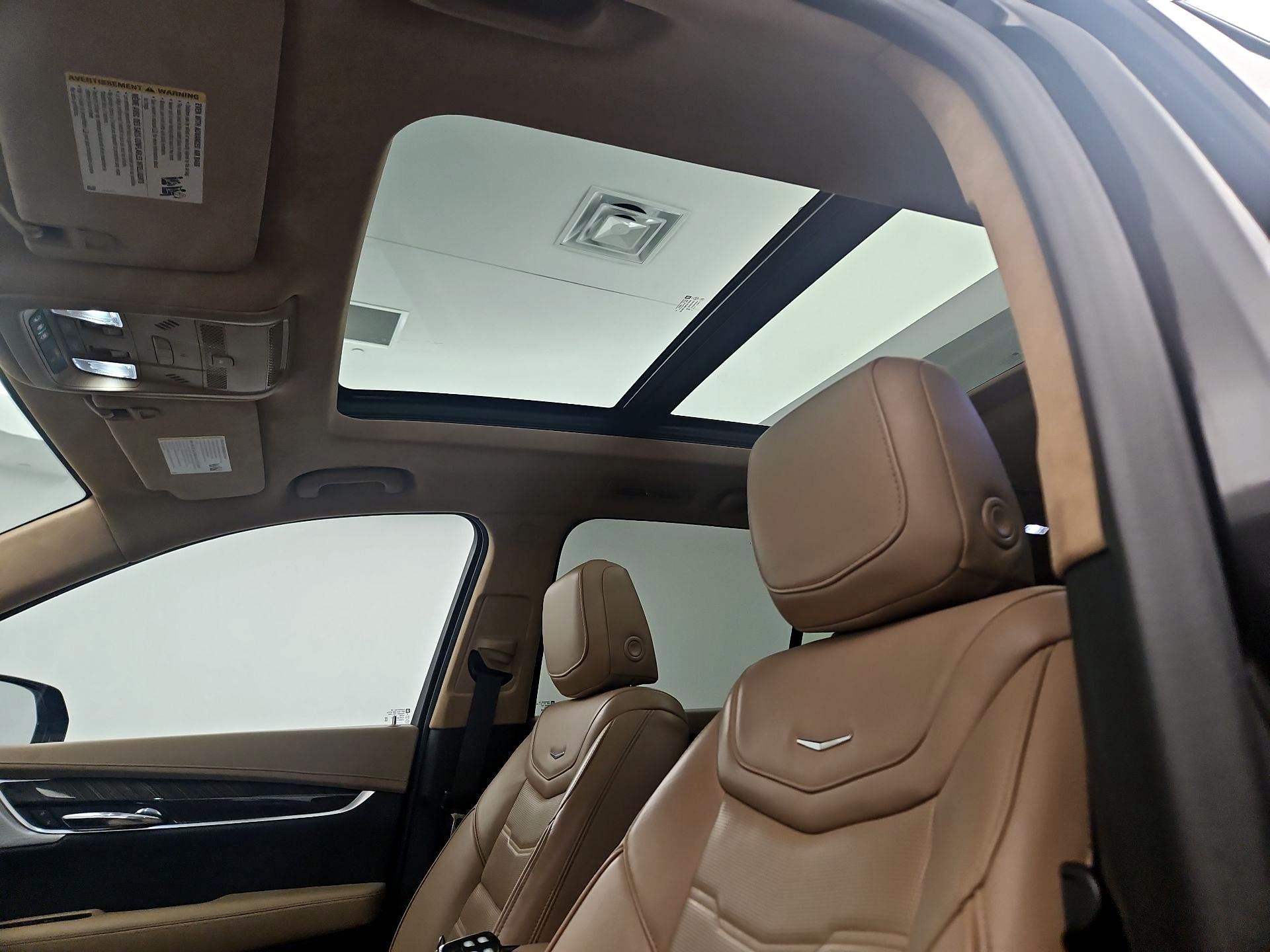 Thumbnail: 2022 Cadillac XT6 - 18
