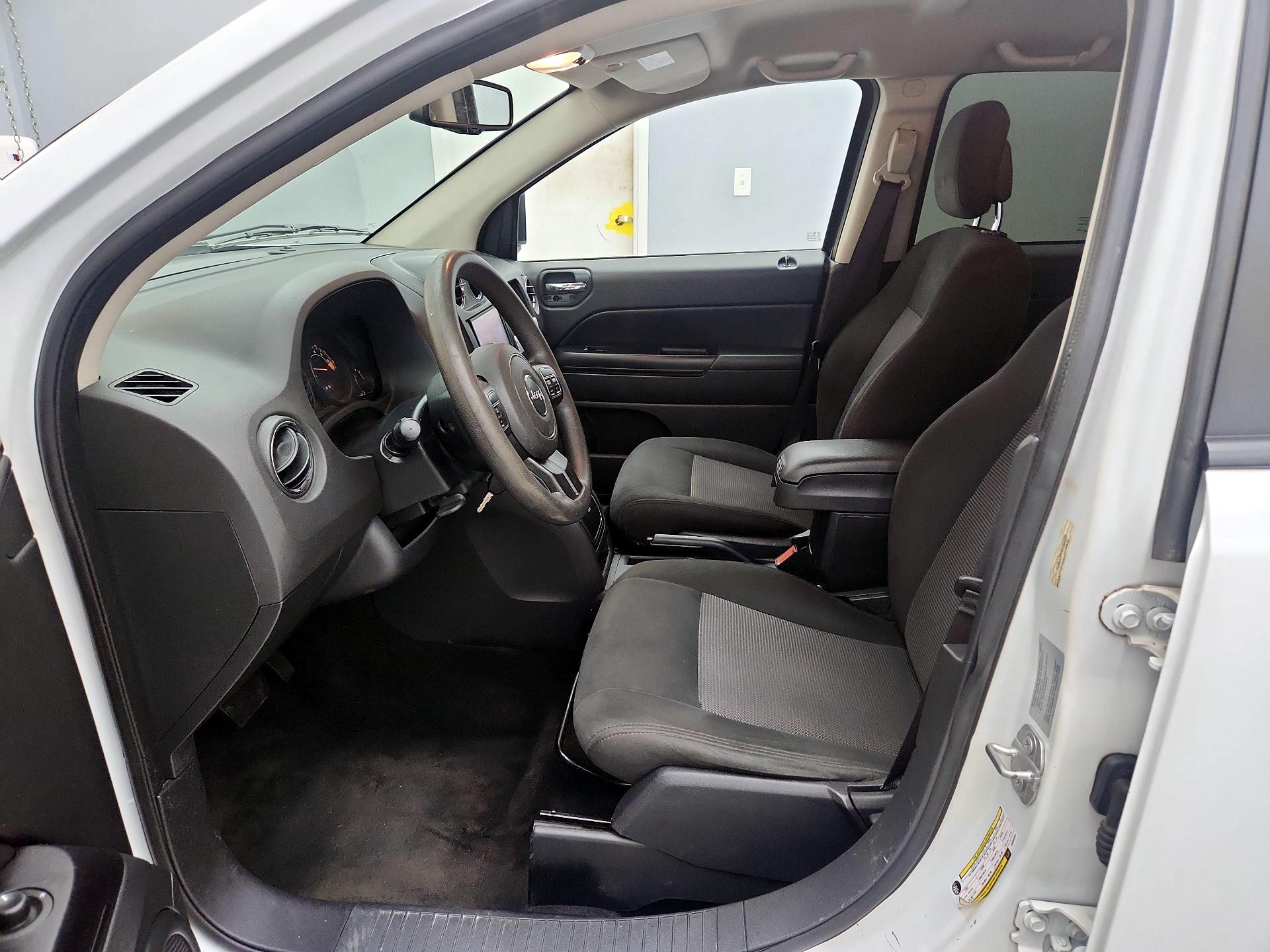 Thumbnail: 2016 Jeep Compass - 11