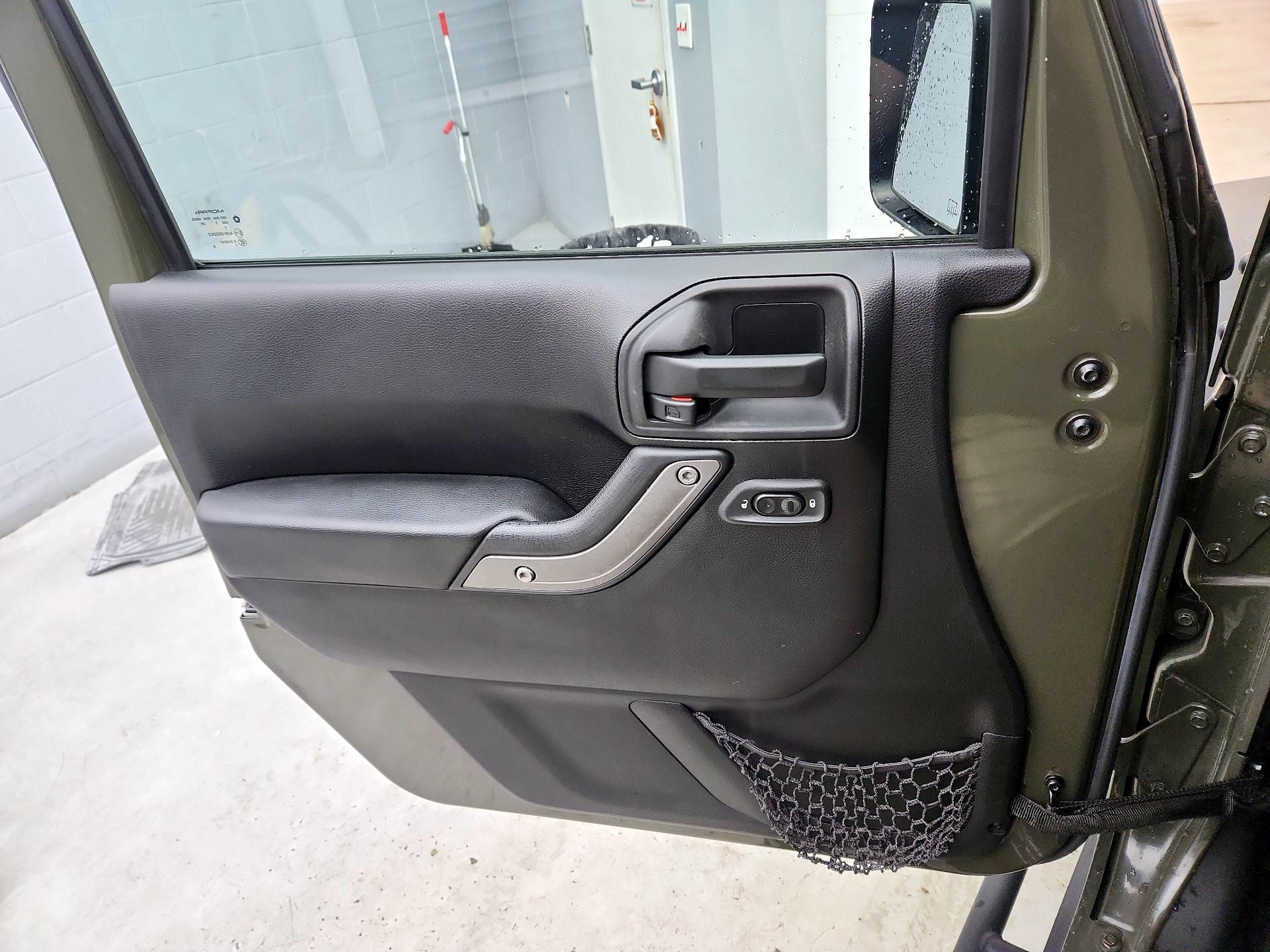 Thumbnail: 2016 Jeep Wrangler - 12