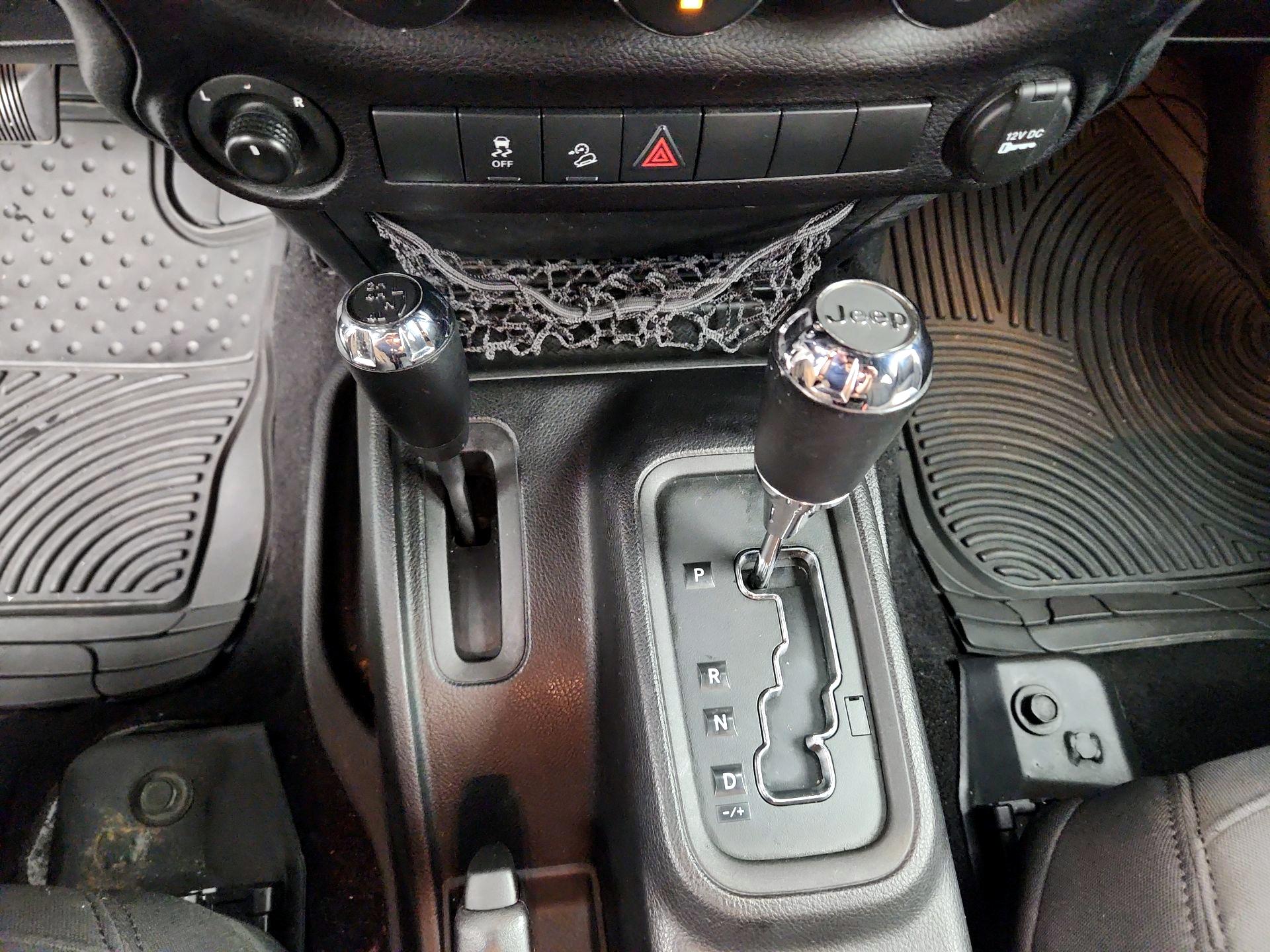 Thumbnail: 2016 Jeep Wrangler - 15