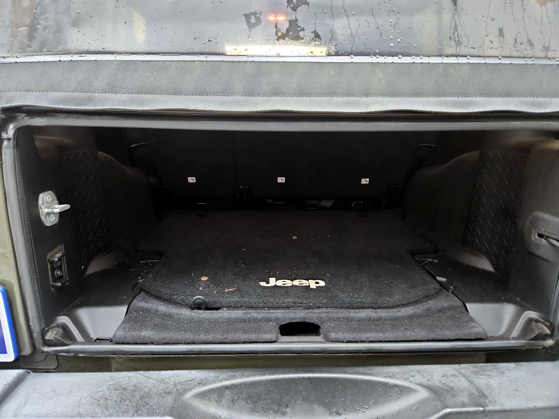 Thumbnail: 2016 Jeep Wrangler - 18
