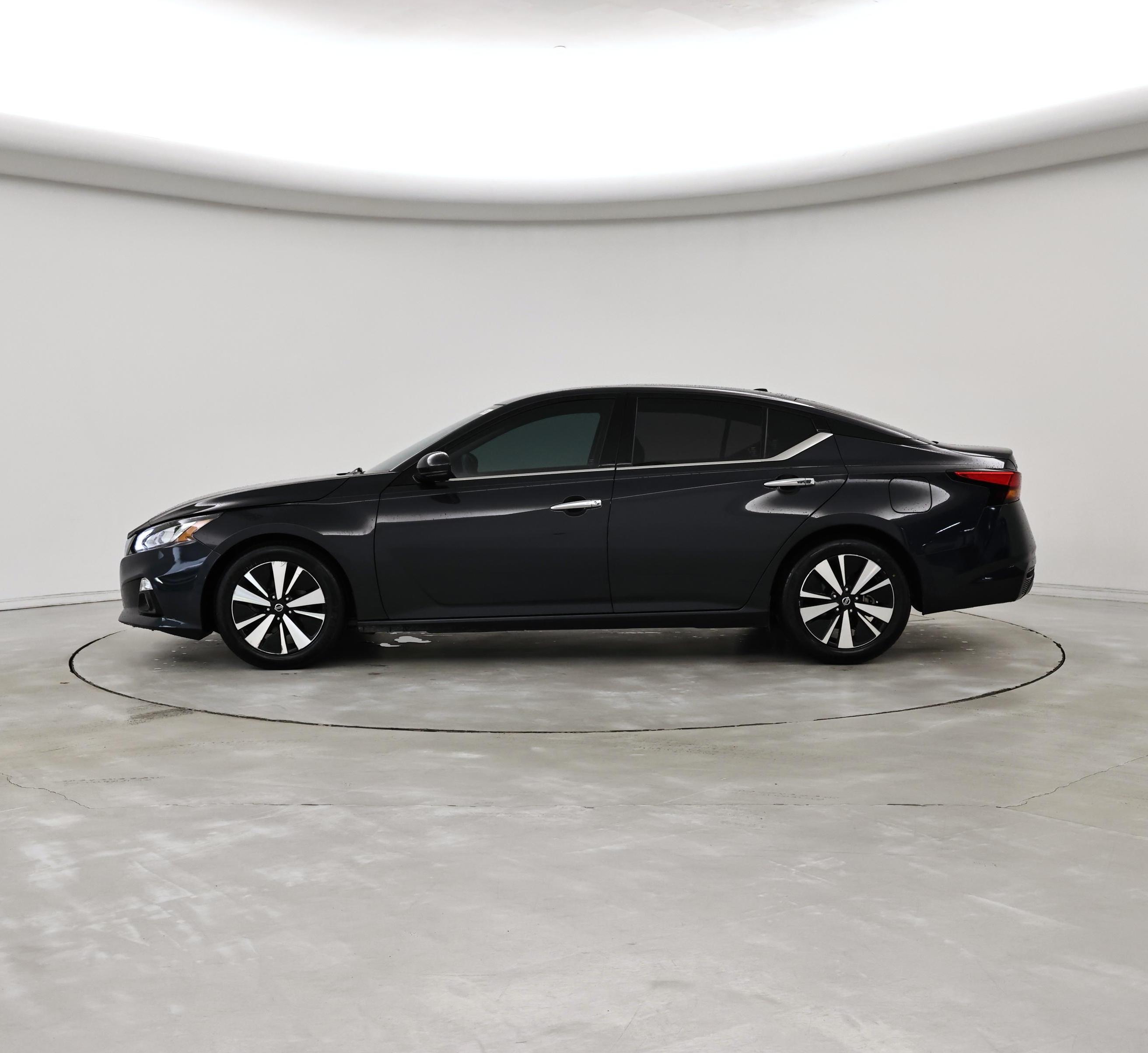 Thumbnail: 2020 Nissan Altima - 3