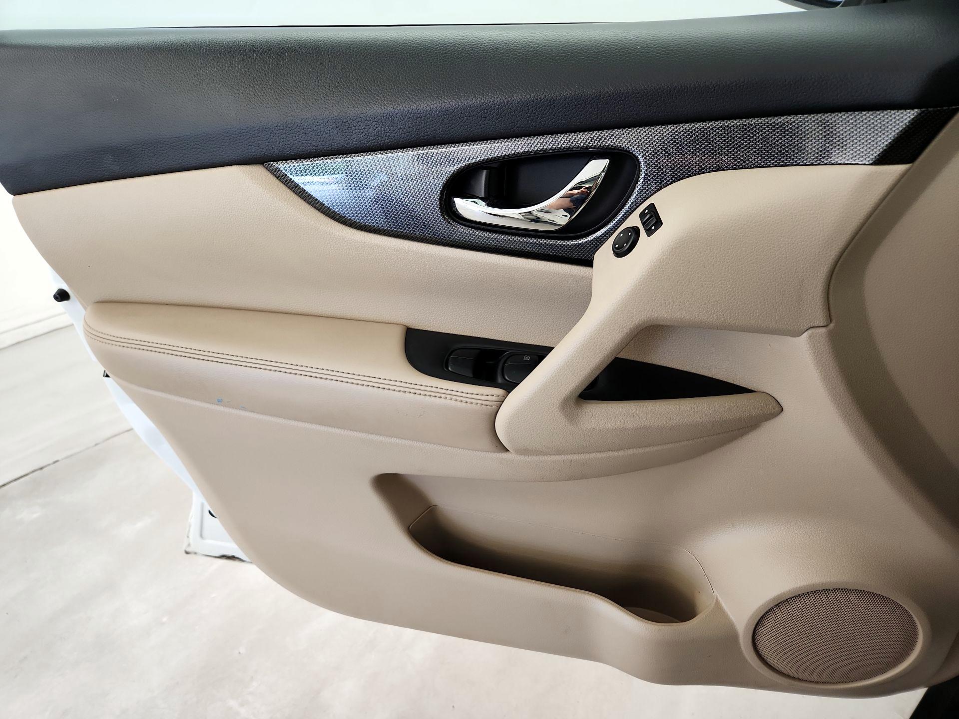 Thumbnail: 2015 Nissan Rogue - 12