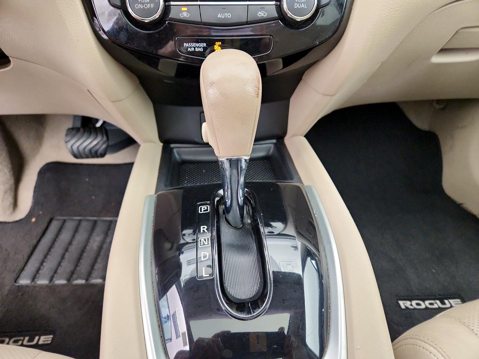 Thumbnail: 2015 Nissan Rogue - 17