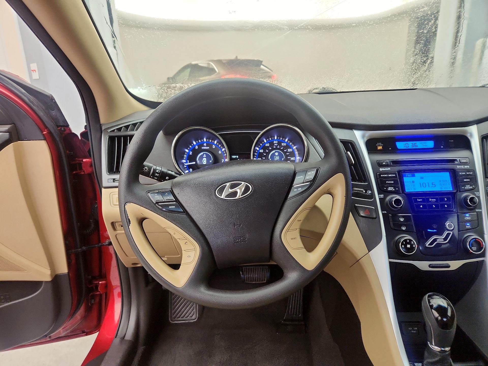 Thumbnail: 2013 Hyundai Sonata - 10