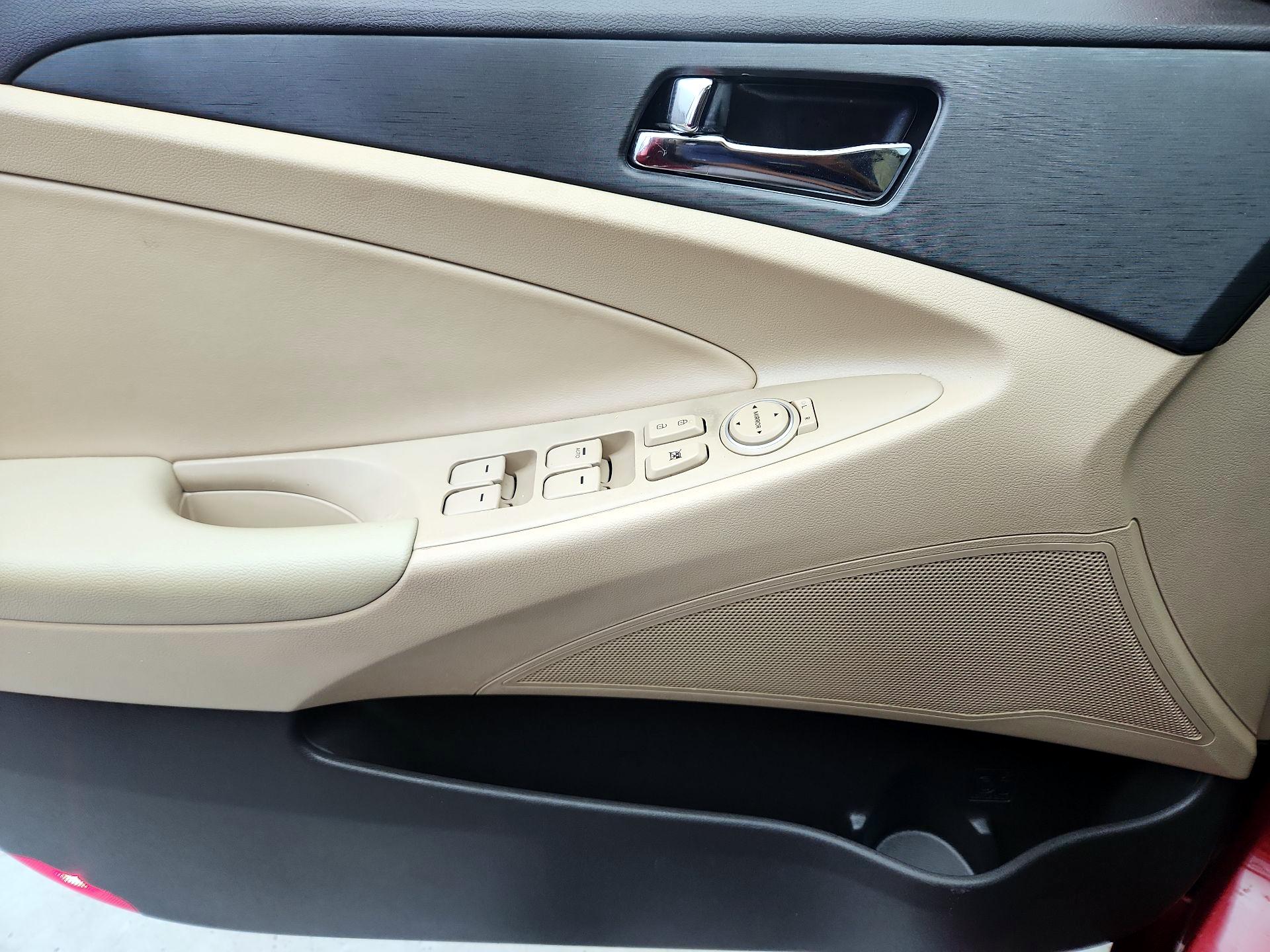 Thumbnail: 2013 Hyundai Sonata - 12