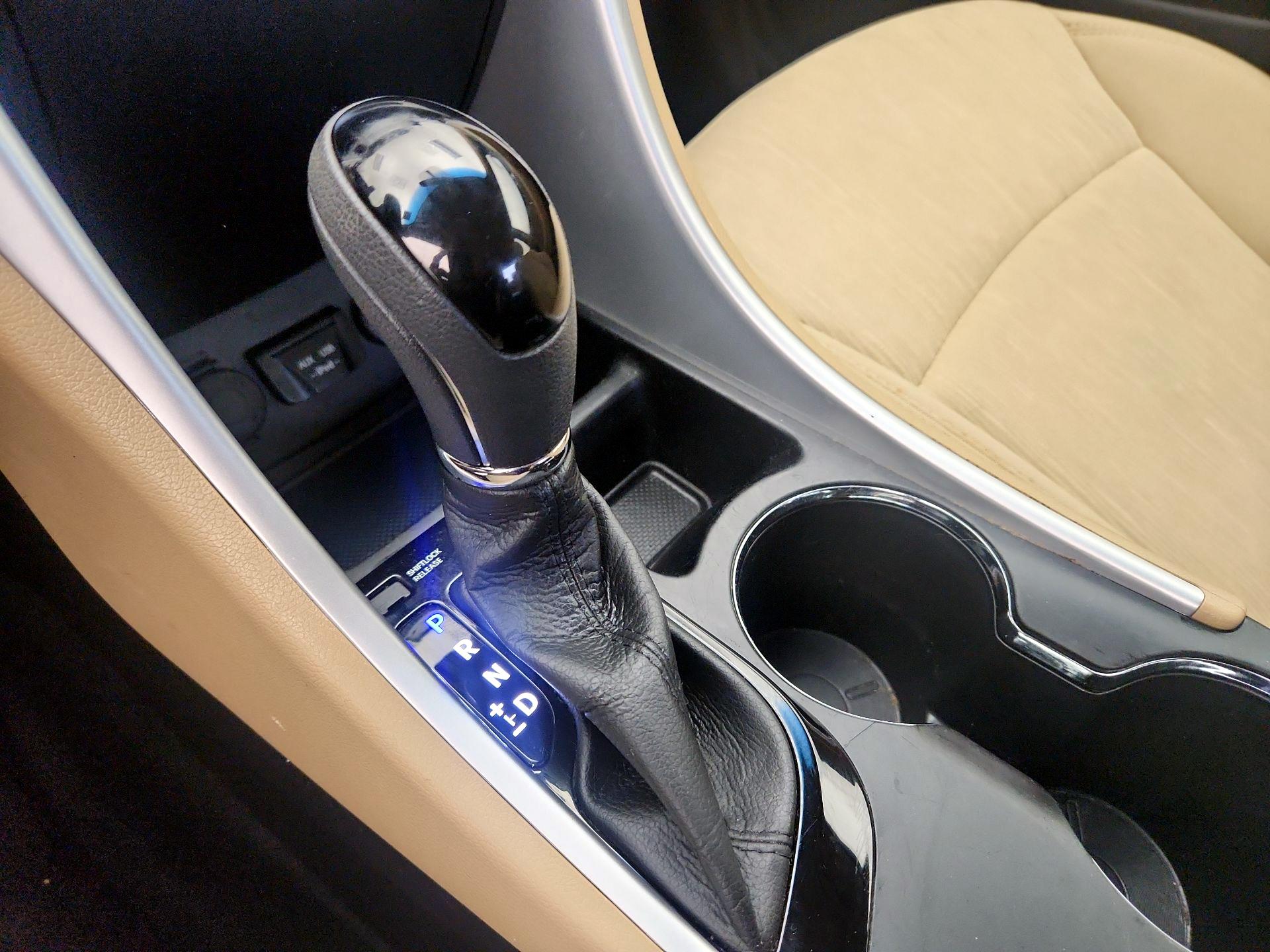Thumbnail: 2013 Hyundai Sonata - 16