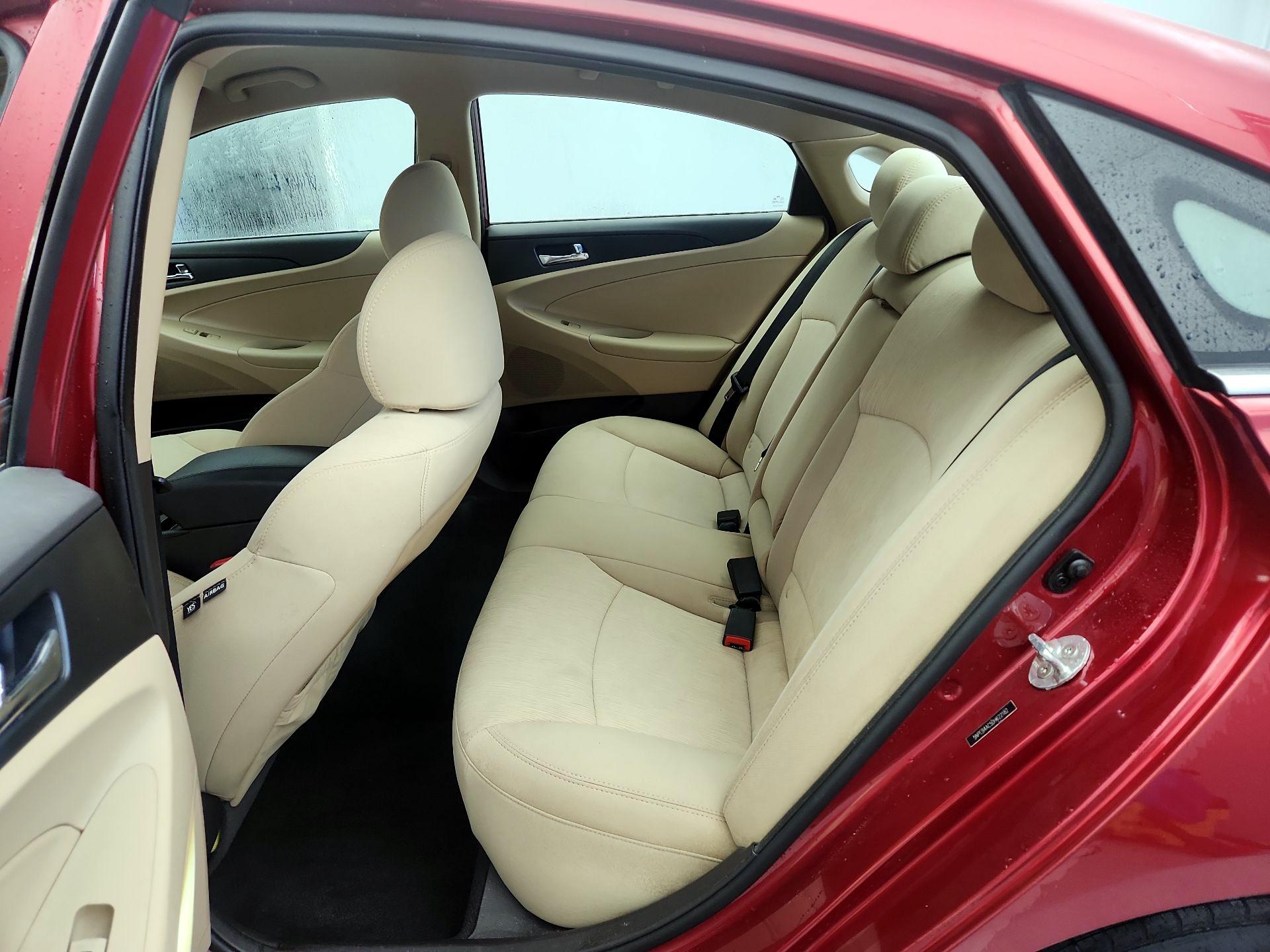 Thumbnail: 2013 Hyundai Sonata - 18