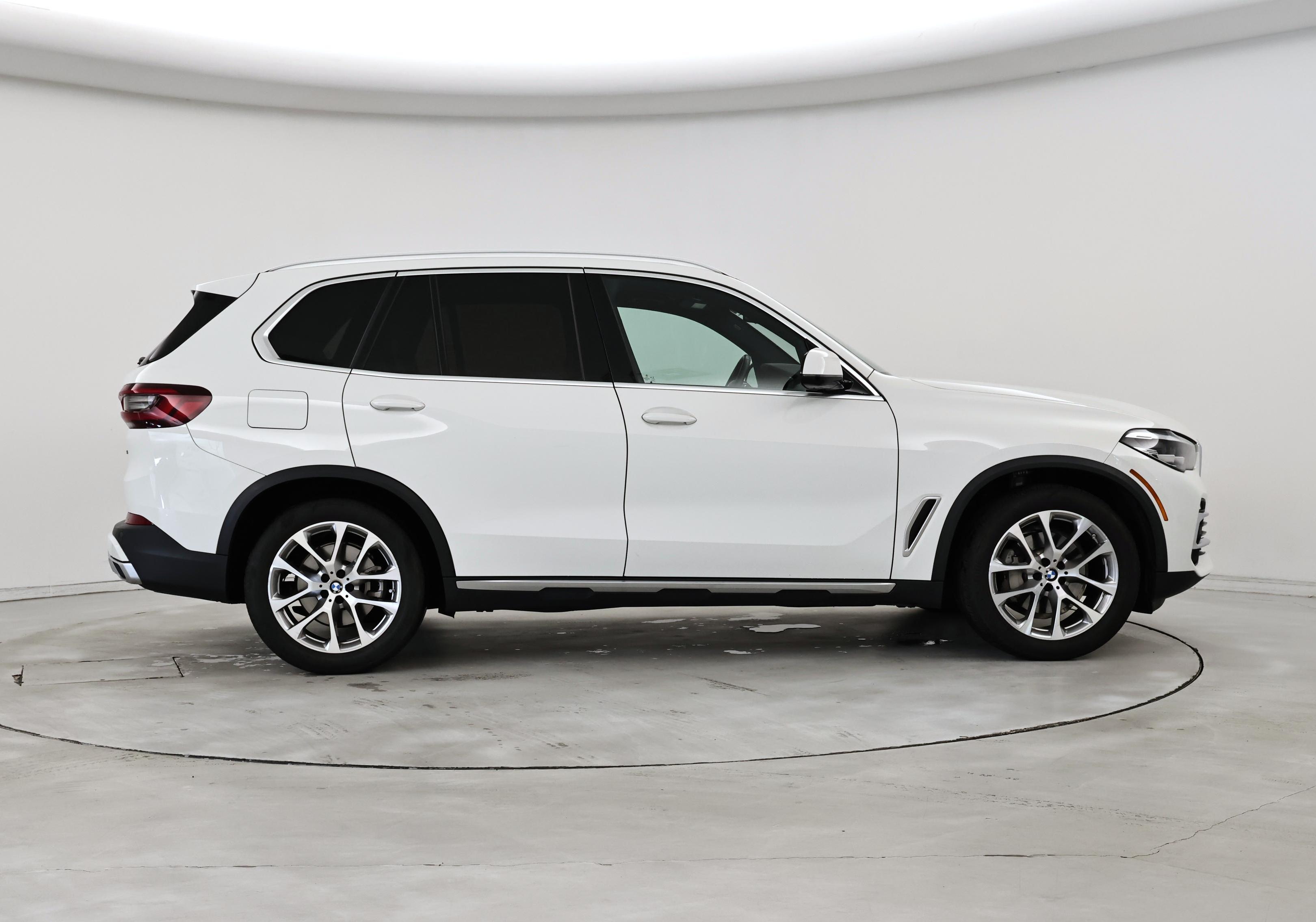 Thumbnail: 2021 BMW X5 - 7
