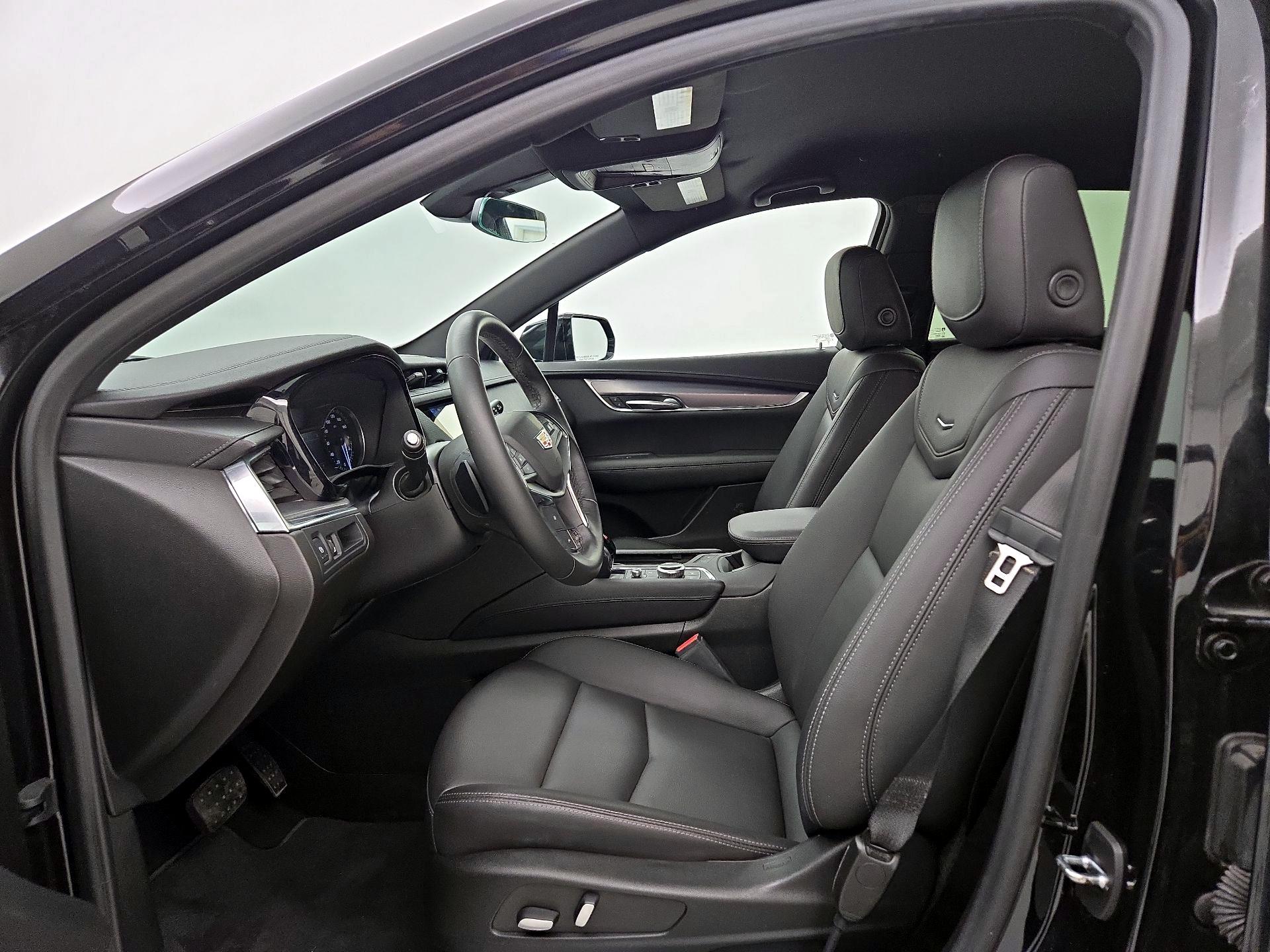 Thumbnail: 2023 Cadillac XT5 - 11