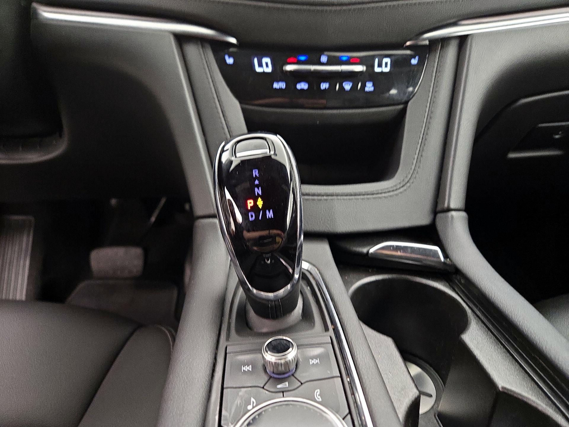 Thumbnail: 2023 Cadillac XT5 - 17