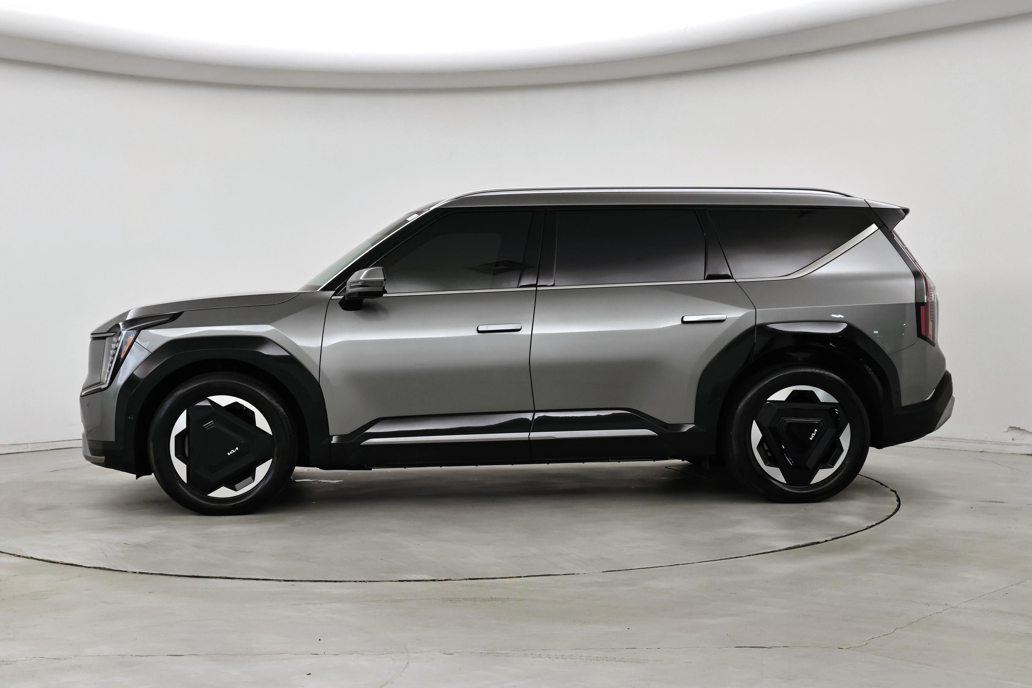 Thumbnail: 2024 Kia EV9 - 3
