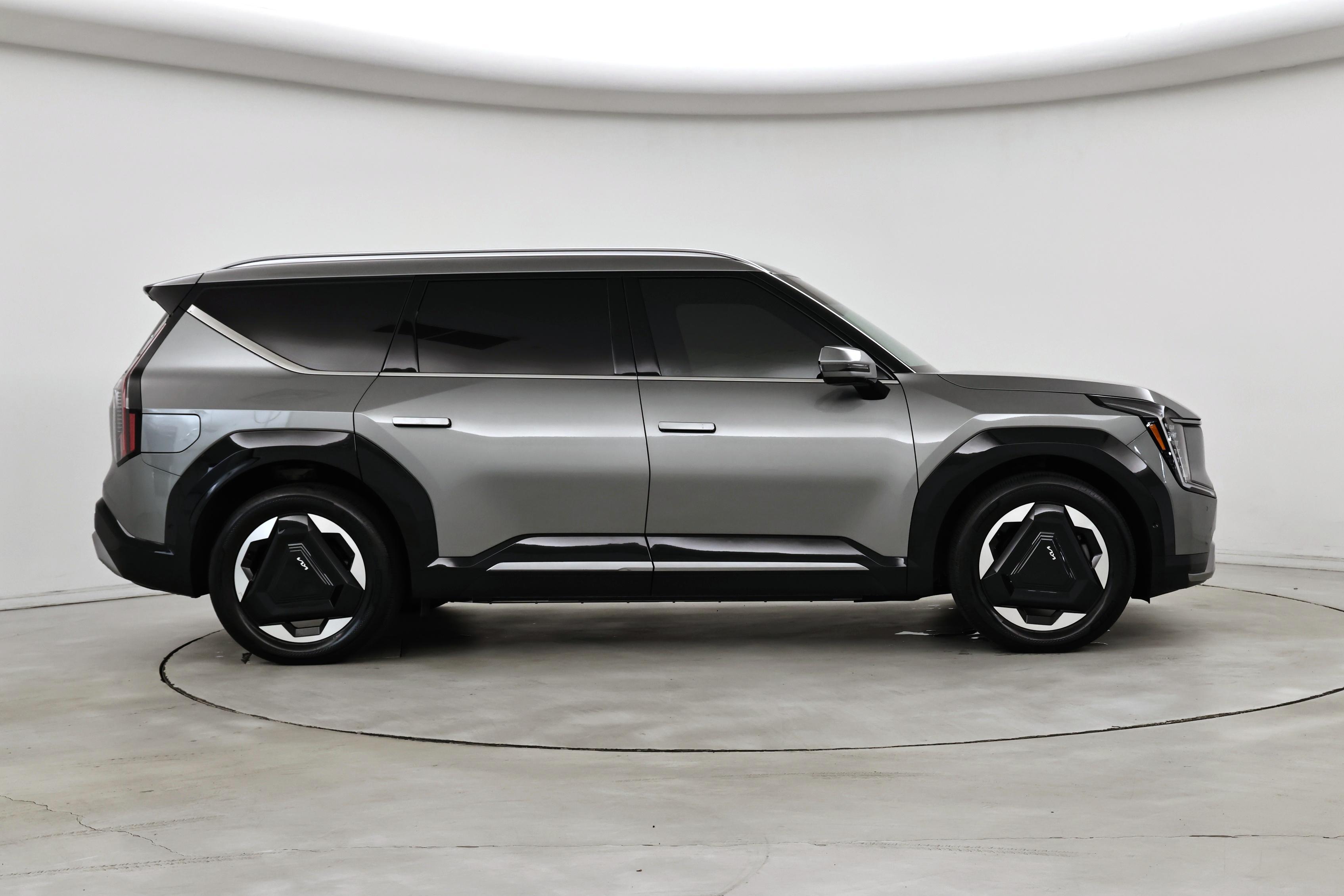 Thumbnail: 2024 Kia EV9 - 7