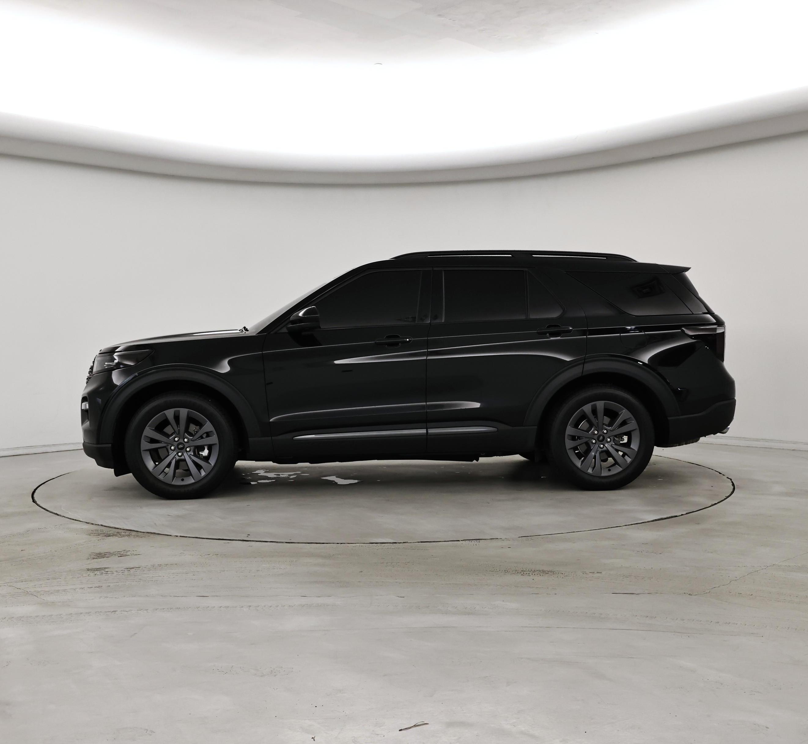 Thumbnail: 2022 Ford Explorer - 3