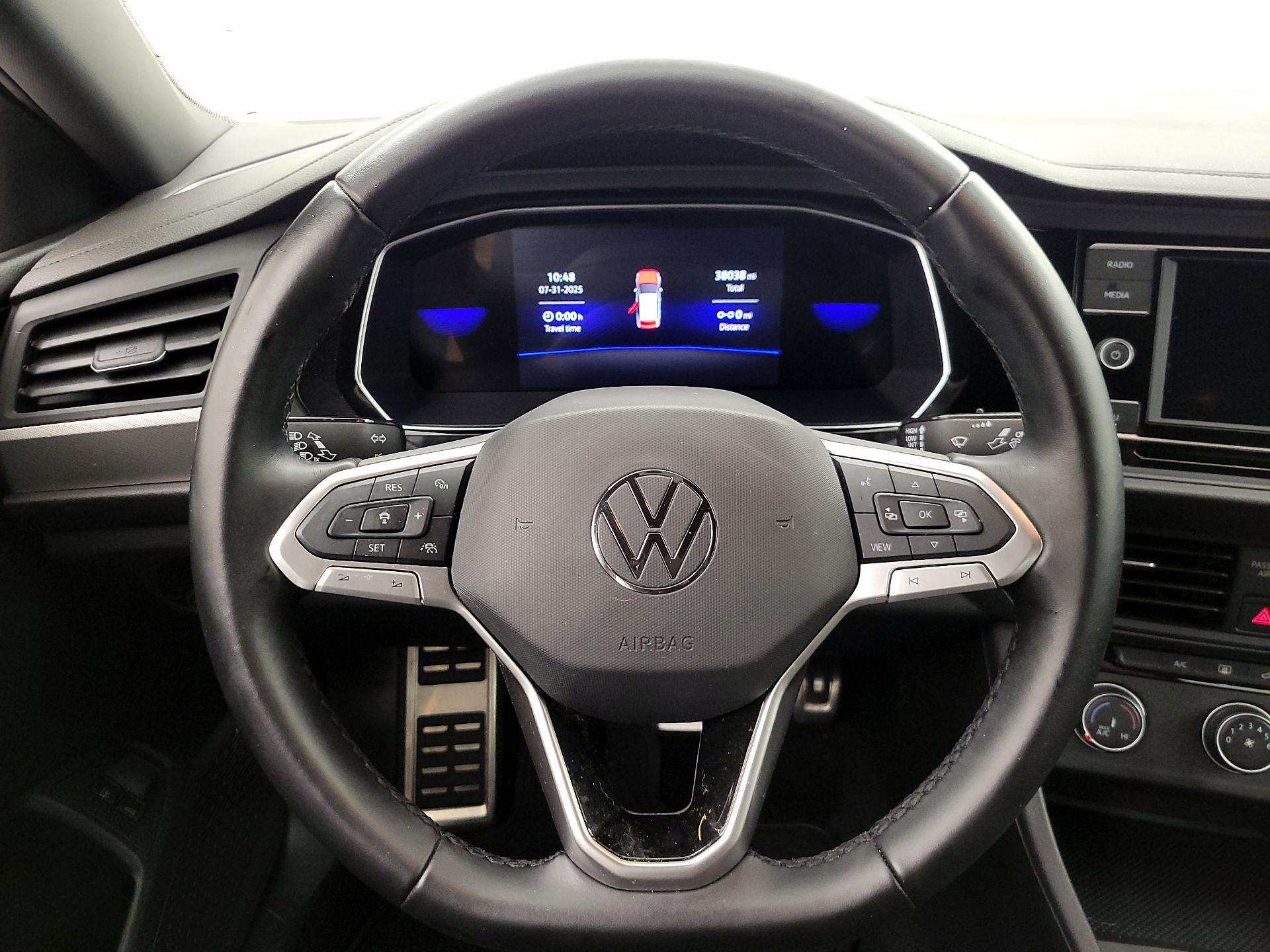 Thumbnail: 2023 Volkswagen Jetta - 10