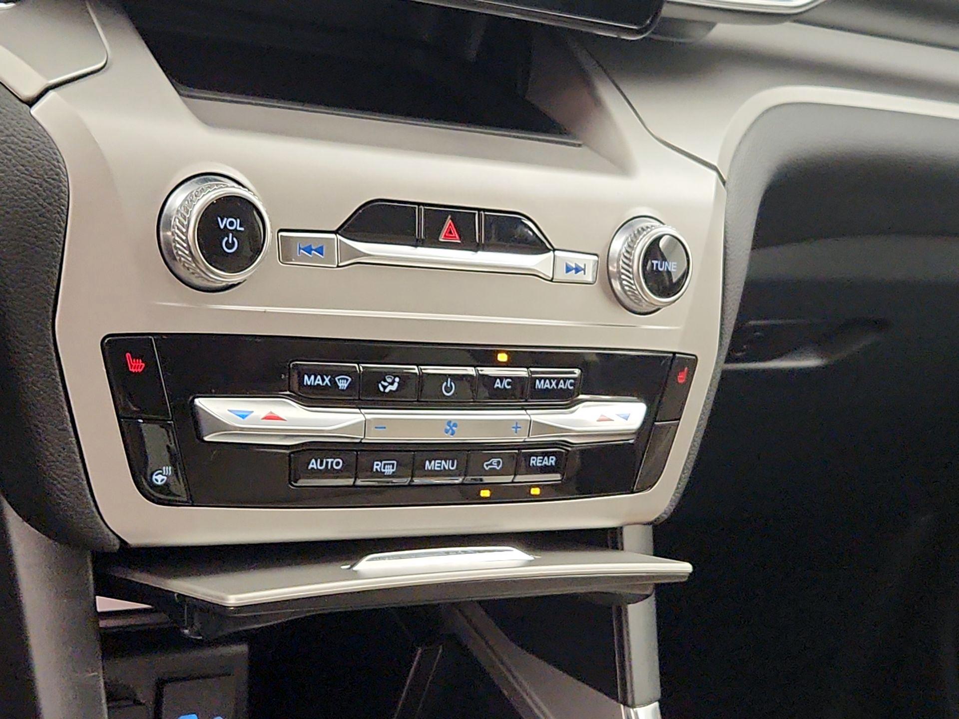 Thumbnail: 2022 Ford Explorer - 17