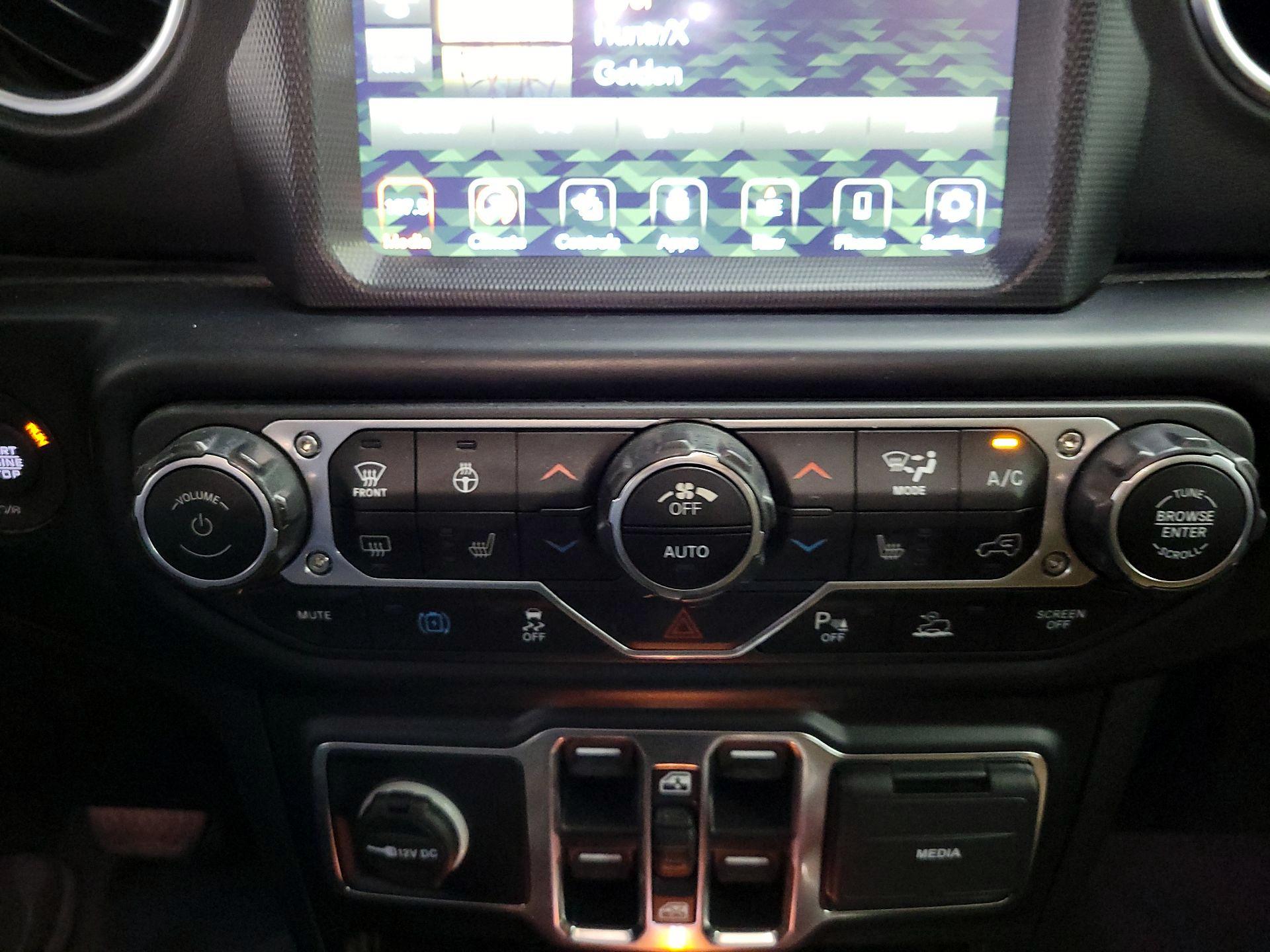Thumbnail: 2022 Jeep Wrangler - 17