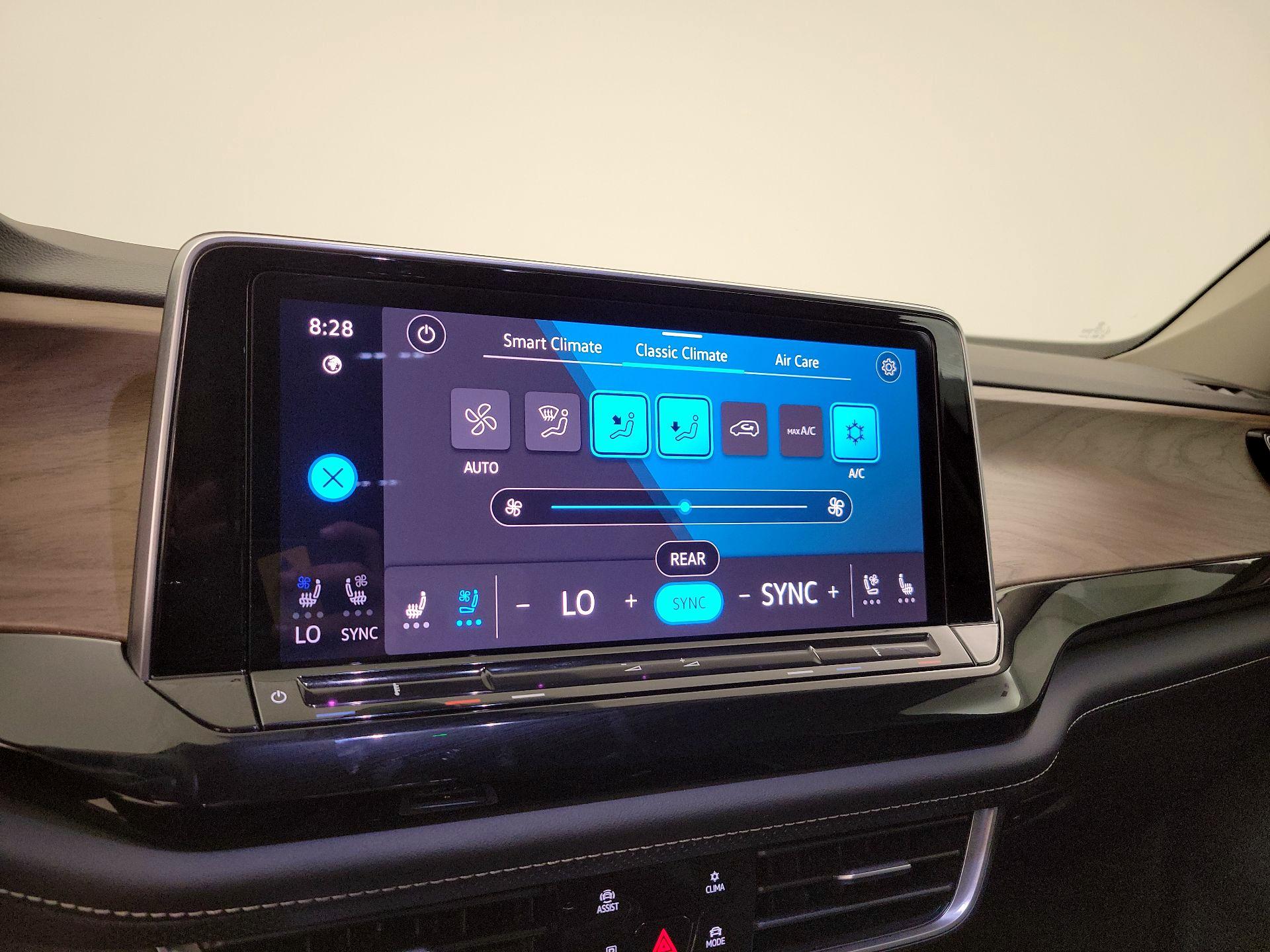 Thumbnail: 2024 Volkswagen Atlas - 16