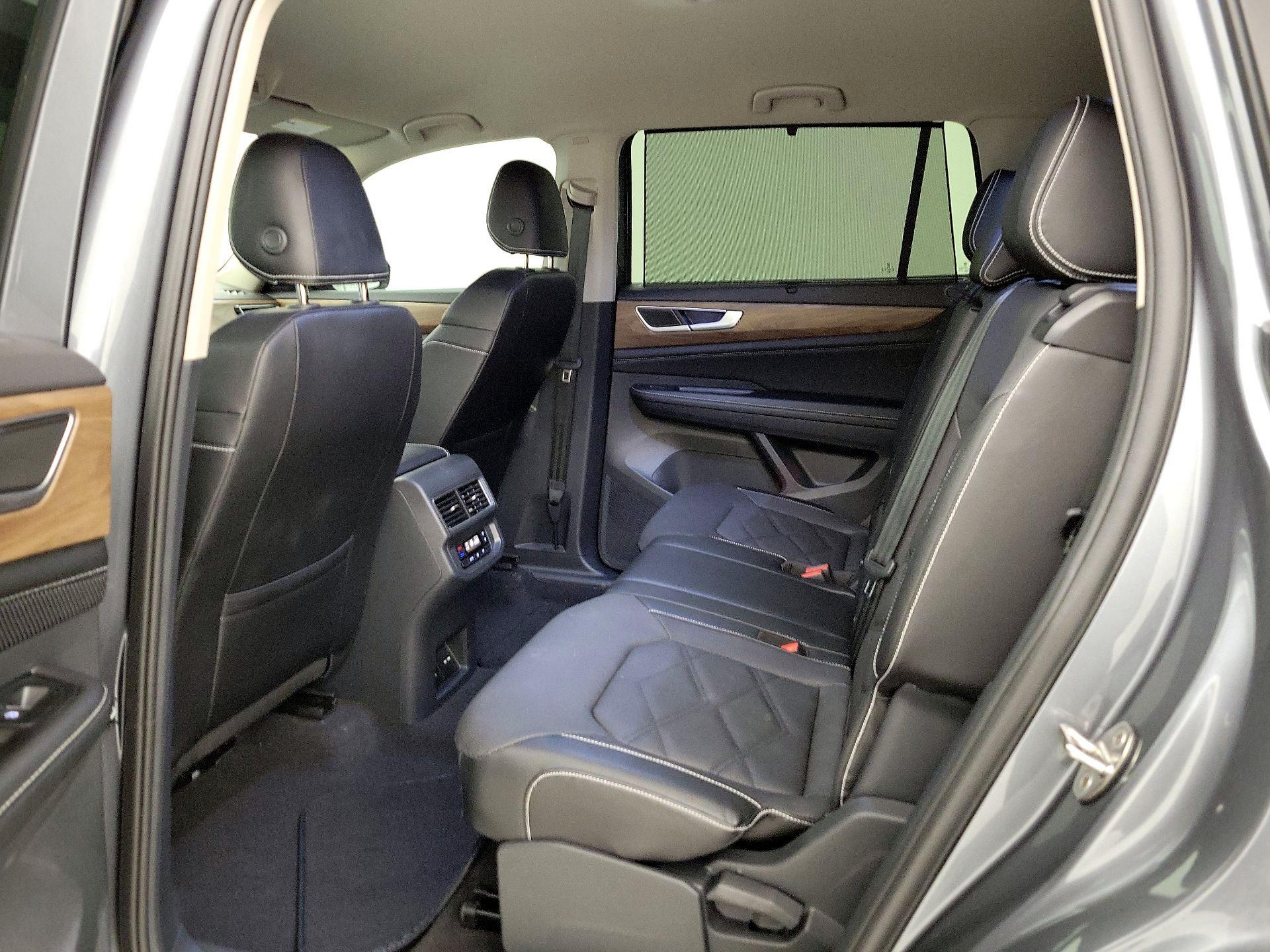 Thumbnail: 2024 Volkswagen Atlas - 18